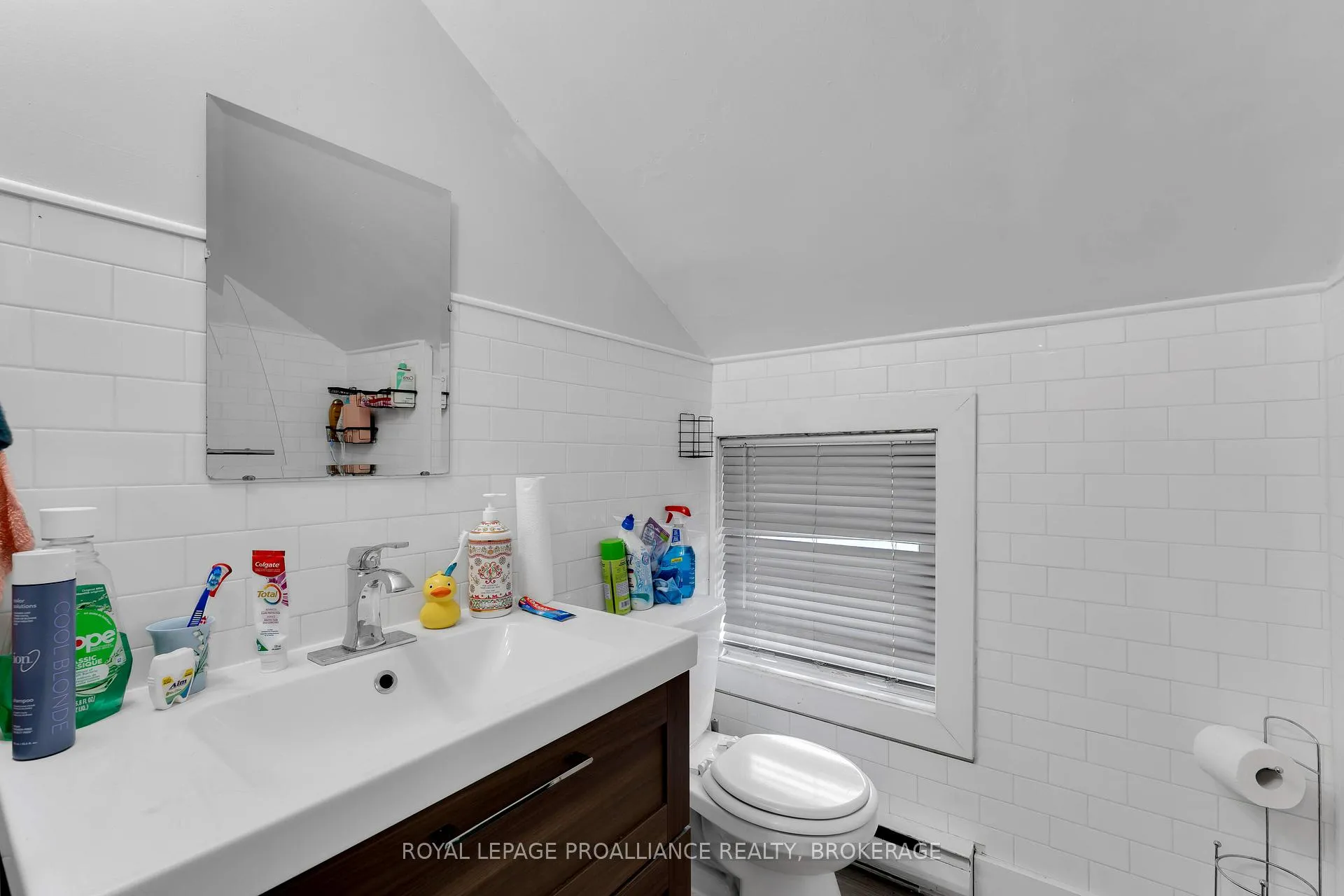 Photo 18 of 318 Sydenham Street, Kingston, East of Sir John A. Blvd — HOMEH
