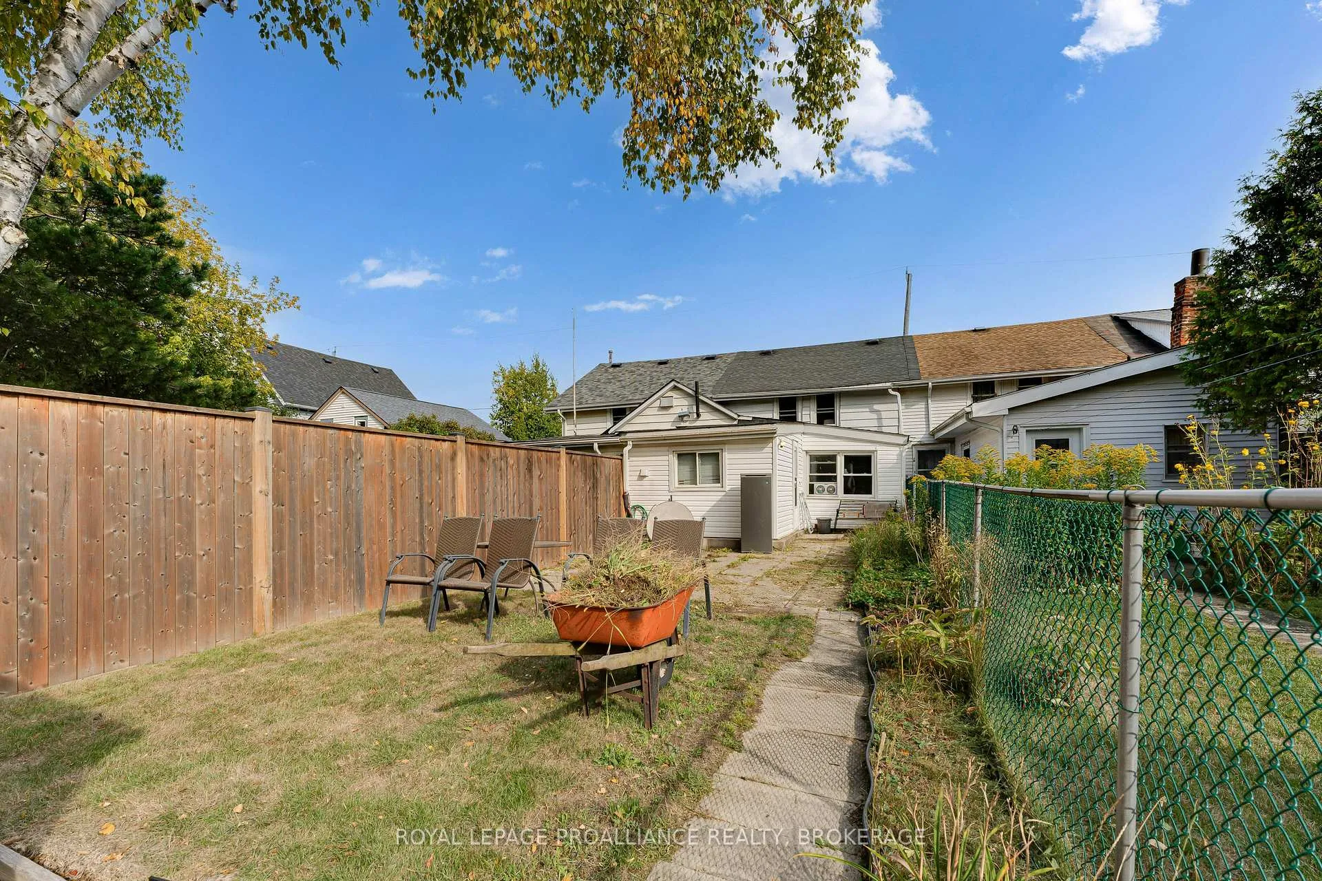 Photo 28 of 318 Sydenham Street, Kingston, East of Sir John A. Blvd — HOMEH