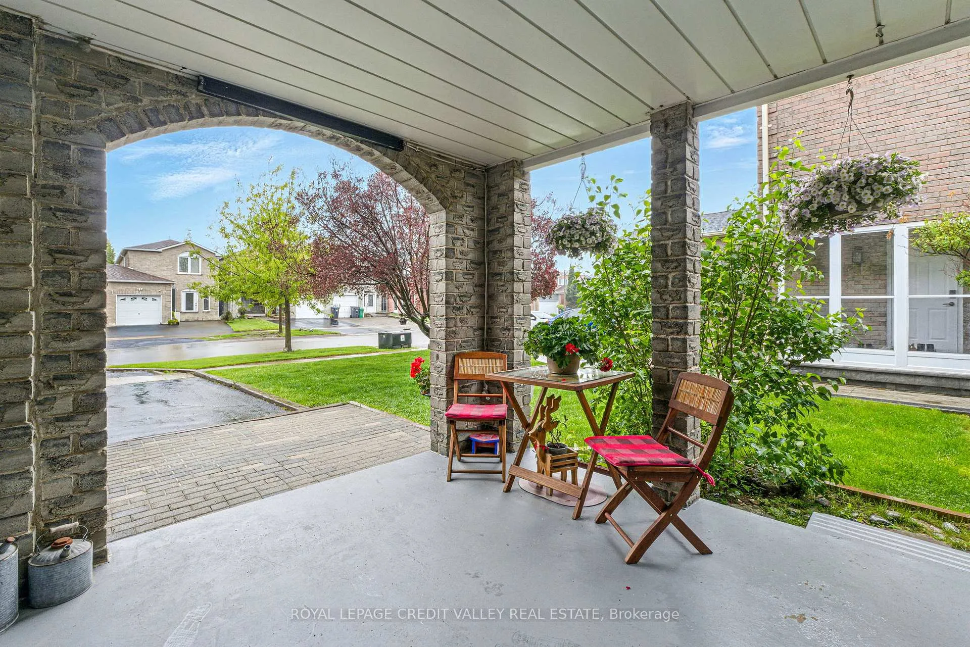 Photo 4 of 24 Sandmere Avenue, Brampton, Heart Lake West — HOMEH