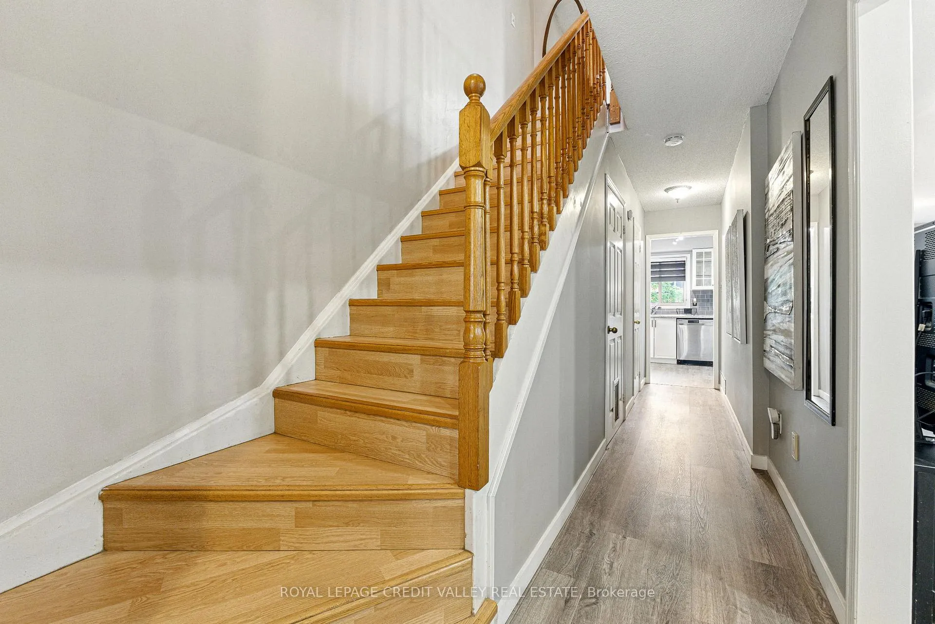 Photo 5 of 24 Sandmere Avenue, Brampton, Heart Lake West — HOMEH