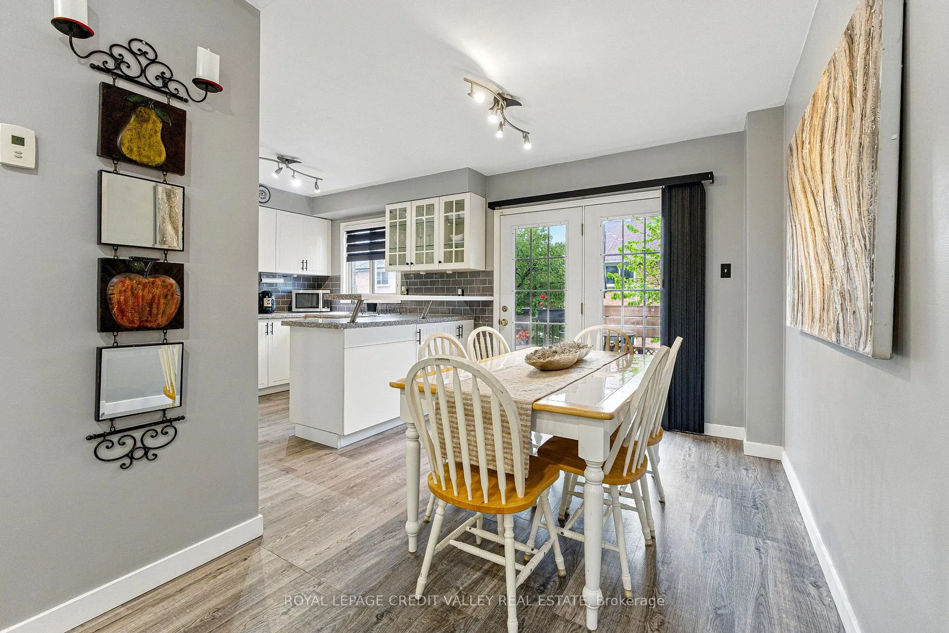 Photo 10 of 24 Sandmere Avenue, Brampton, Heart Lake West — HOMEH