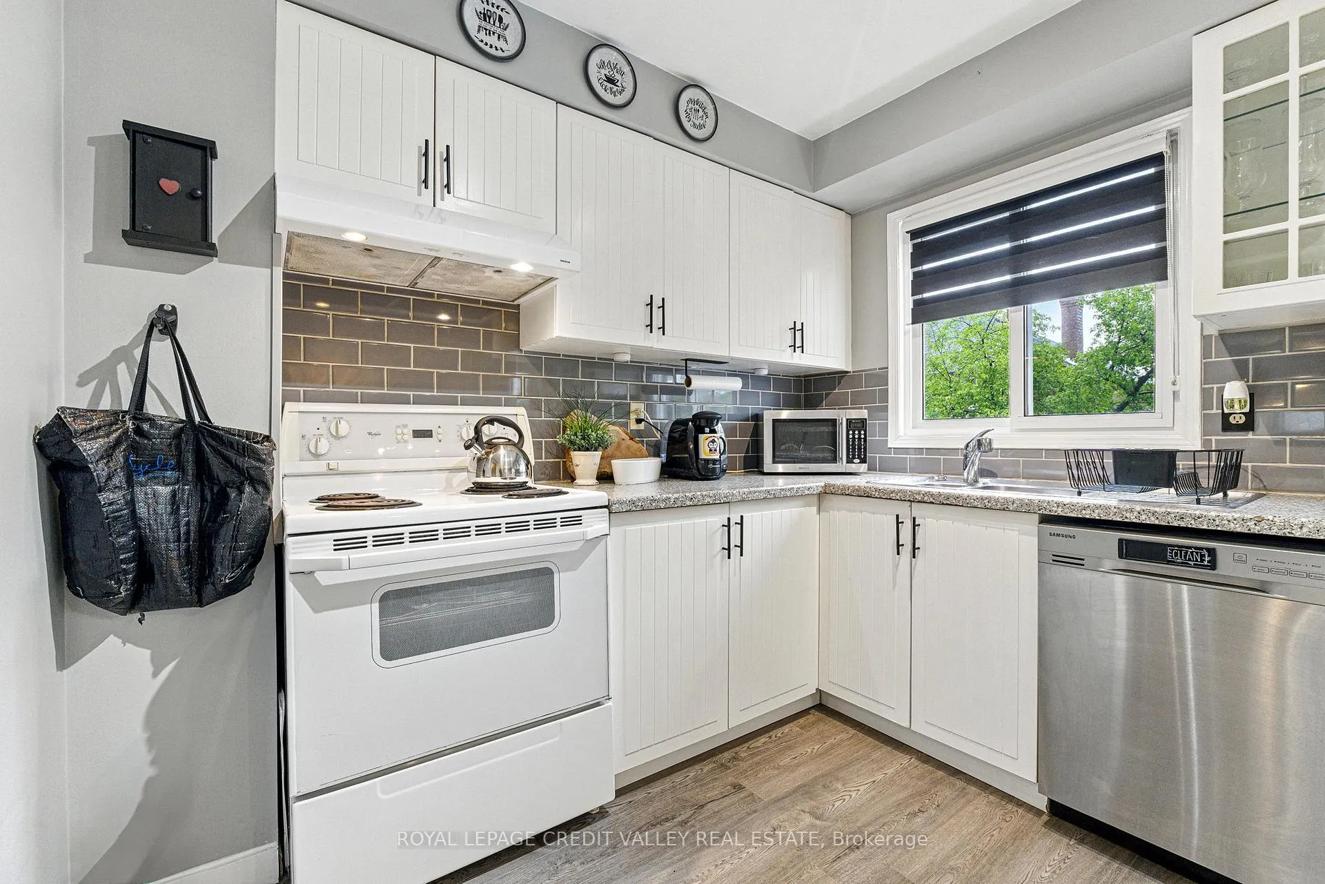 Photo 11 of 24 Sandmere Avenue, Brampton, Heart Lake West — HOMEH
