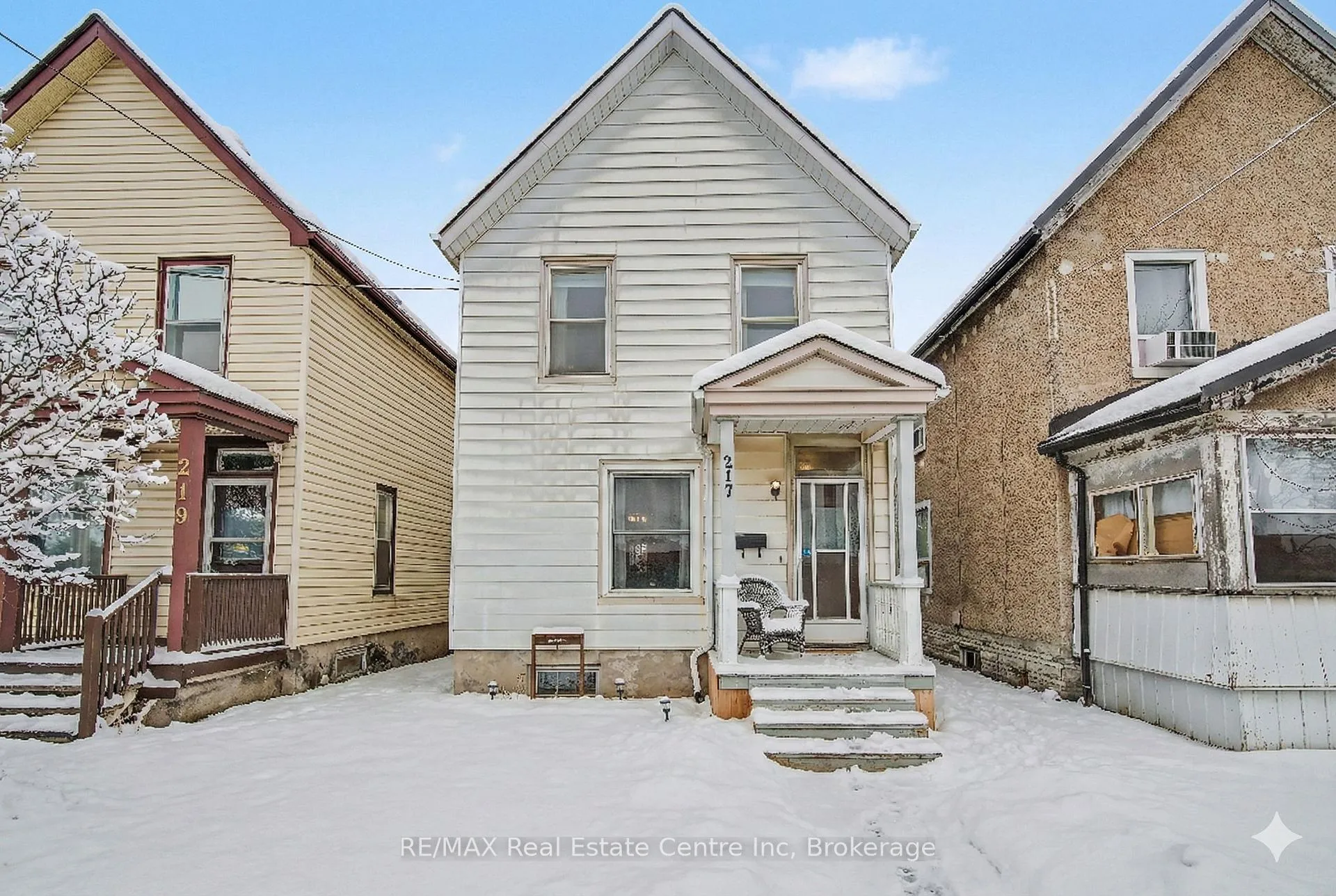 Front of 217 Victoria Road S