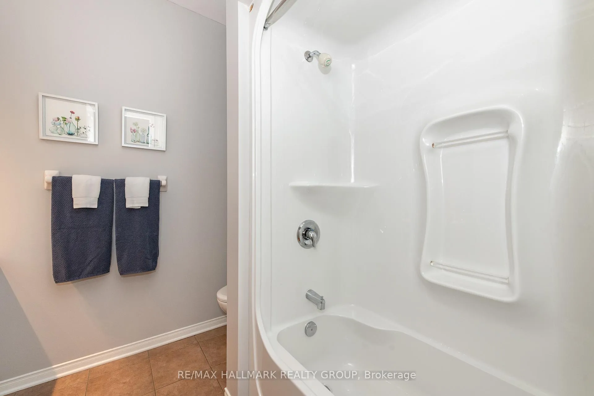 Photo 10 of 102 Kelso Private, Ottawa, Barrhaven - Stonebridge — HOMEH