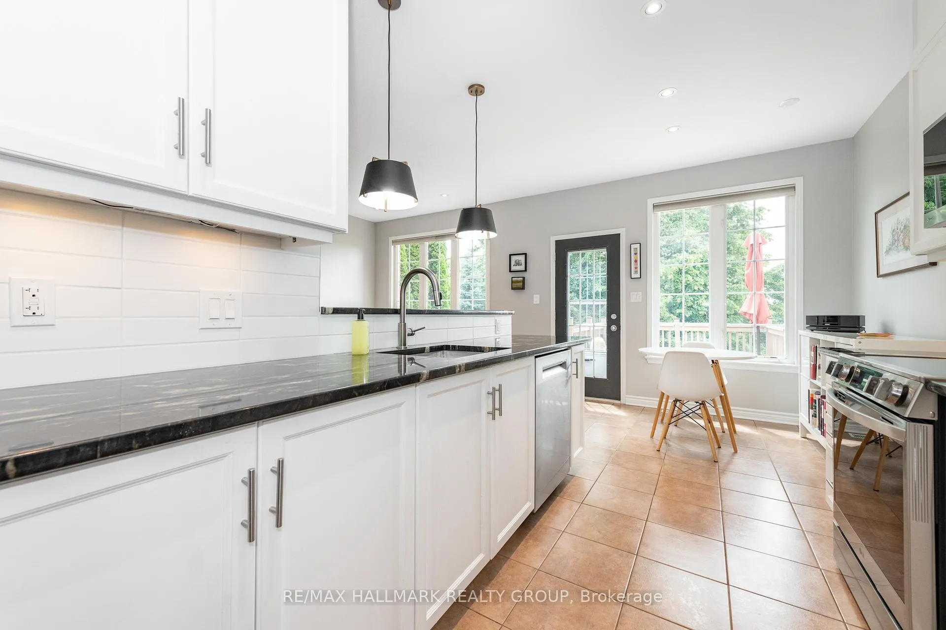 Photo 21 of 102 Kelso Private, Ottawa, Barrhaven - Stonebridge — HOMEH