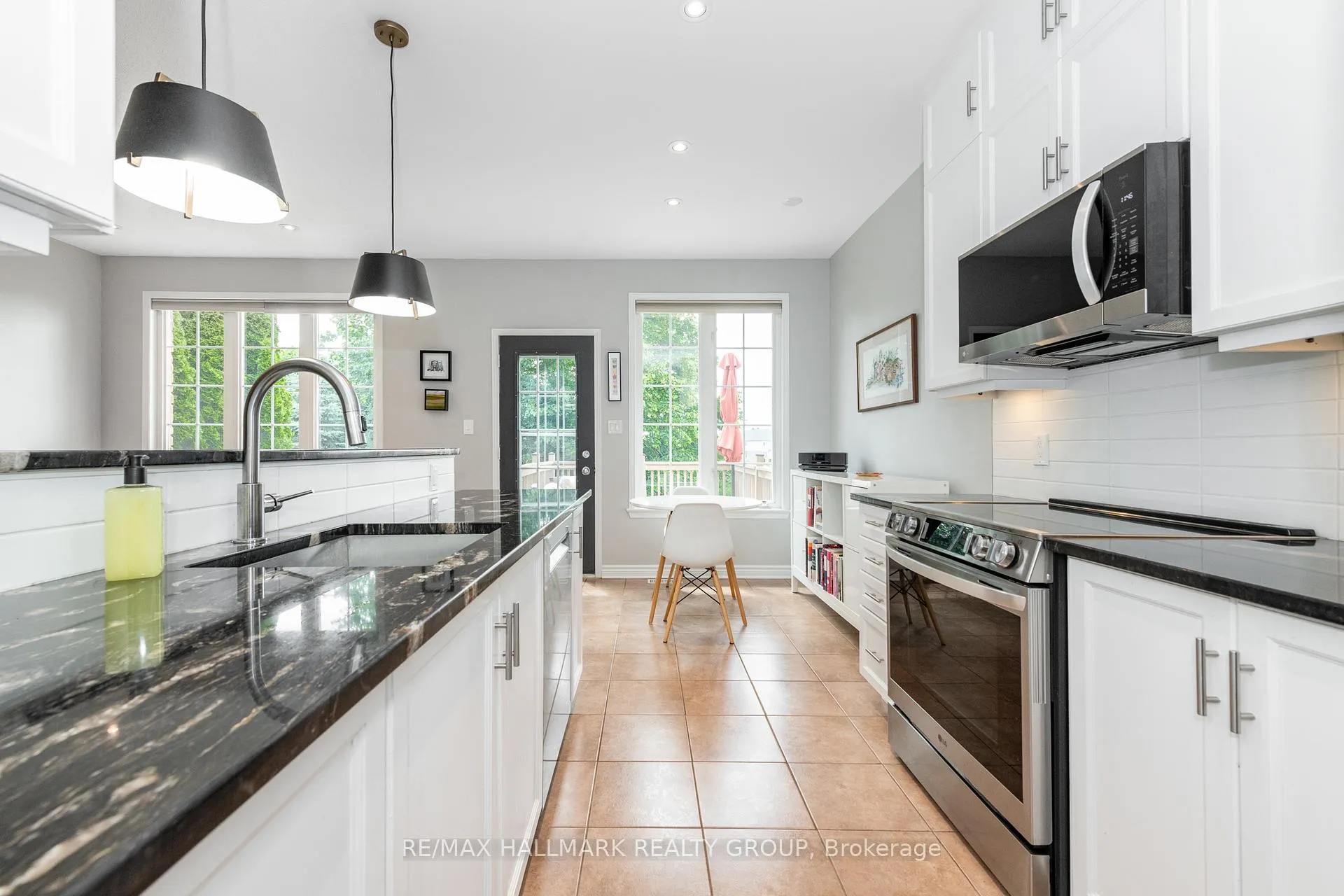 Photo 22 of 102 Kelso Private, Ottawa, Barrhaven - Stonebridge — HOMEH
