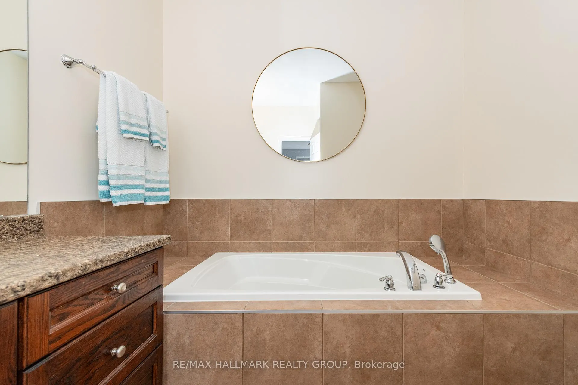 Photo 31 of 102 Kelso Private, Ottawa, Barrhaven - Stonebridge — HOMEH