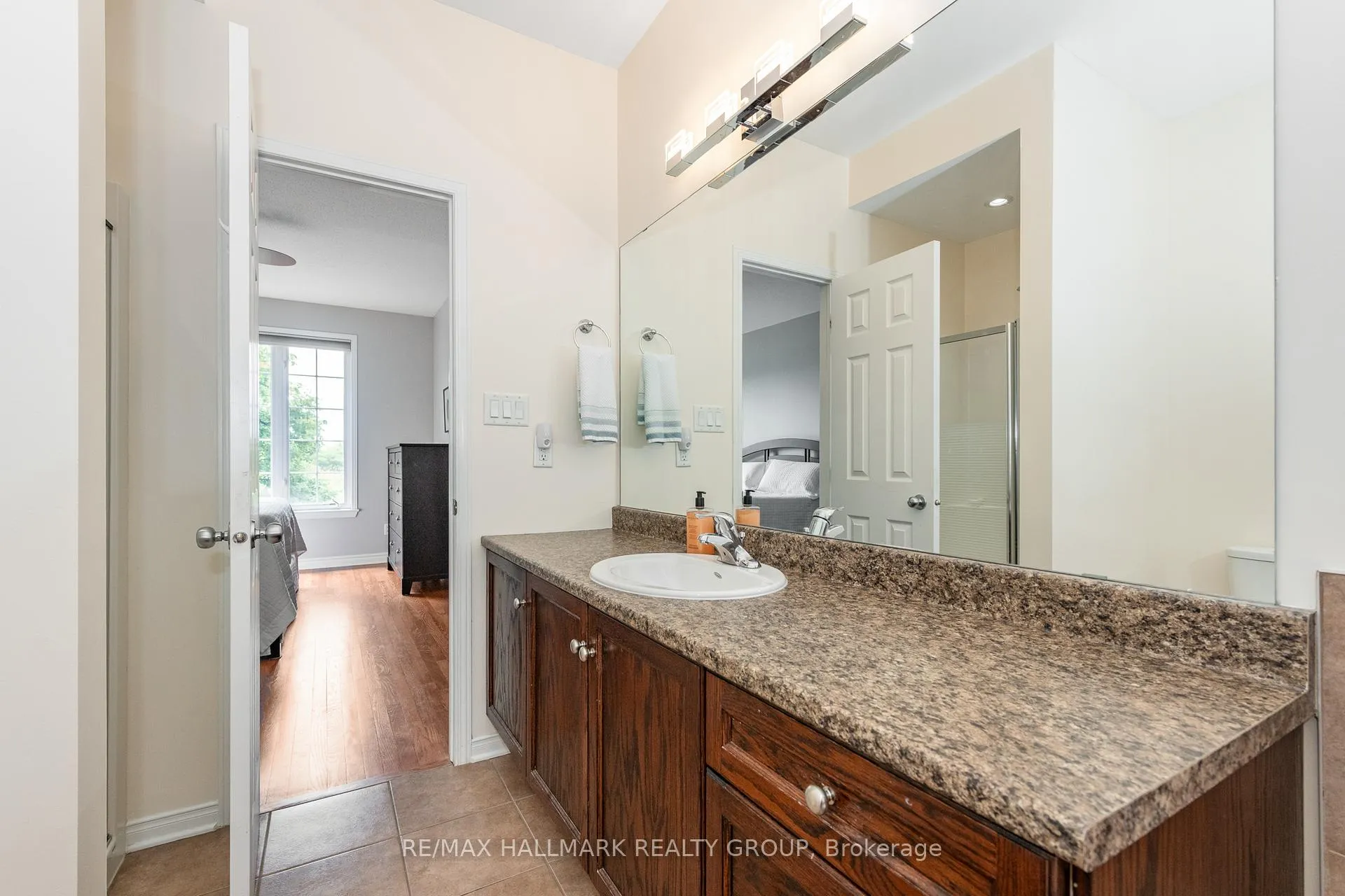 Photo 32 of 102 Kelso Private, Ottawa, Barrhaven - Stonebridge — HOMEH