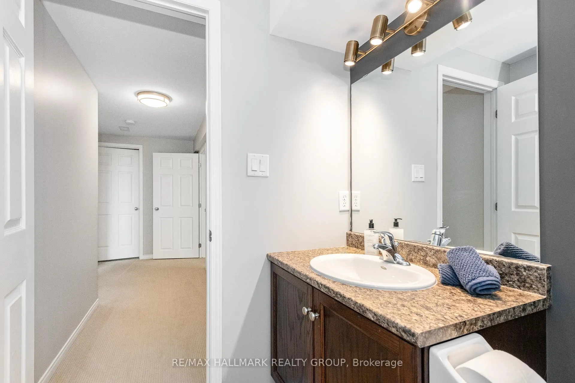 Photo 40 of 102 Kelso Private, Ottawa, Barrhaven - Stonebridge — HOMEH