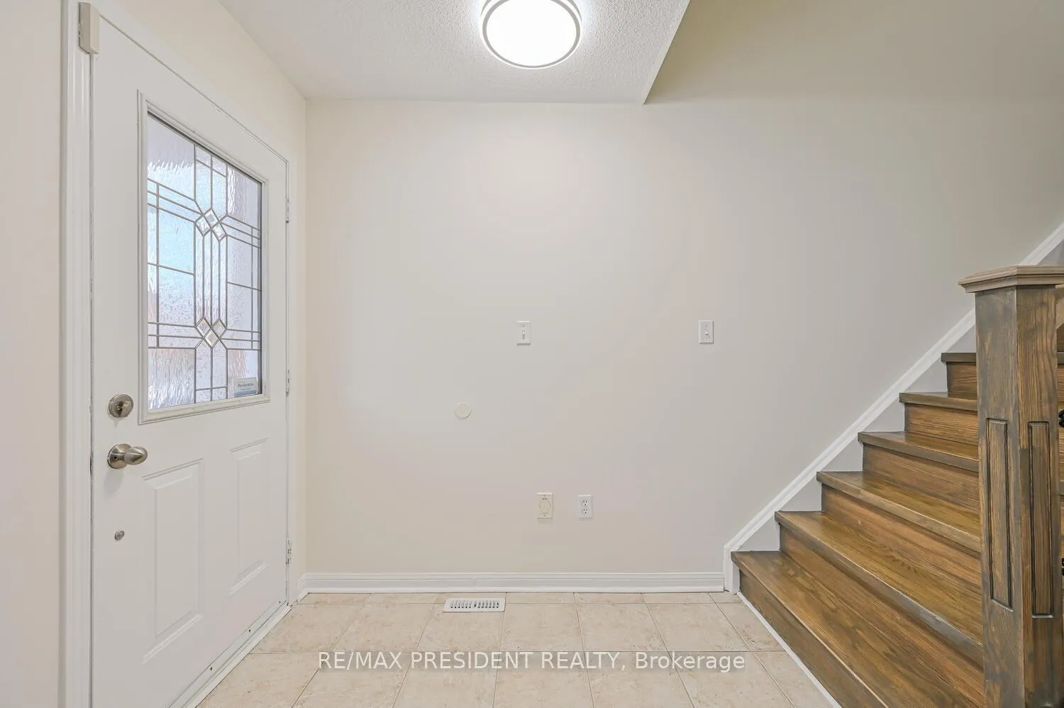 Photo 5 of 113 Tianalee Crescent, Brampton, Fletcher's Meadow — HOMEH