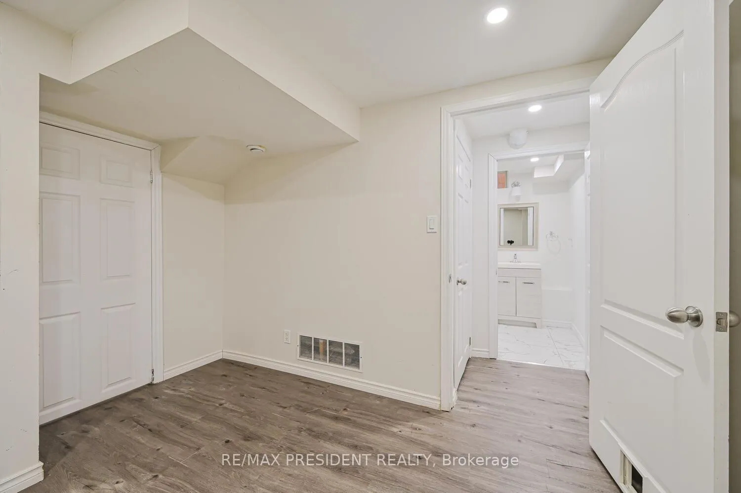 Photo 40 of 113 Tianalee Crescent, Brampton, Fletcher's Meadow — HOMEH