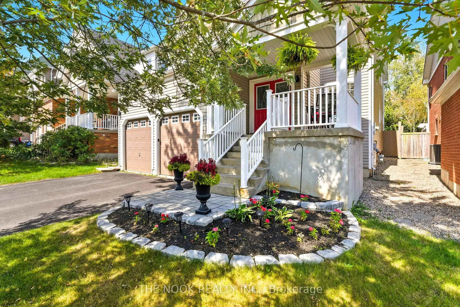 Photo 3 of 1624 Docking Court, Oshawa, Taunton — HOMEH