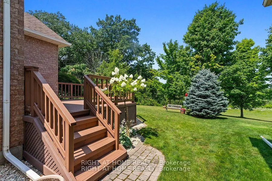 Photo 4 of 307 Waterbury Crescent, Scugog, Port Perry — HOMEH