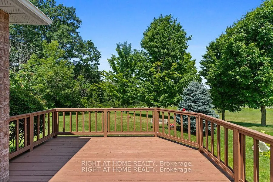 Photo 5 of 307 Waterbury Crescent, Scugog, Port Perry — HOMEH