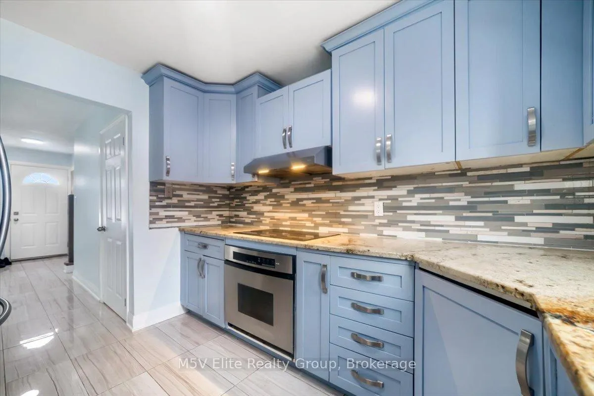 Photo 4 of 134 Breckenridge Drive, Kitchener — HOMEH