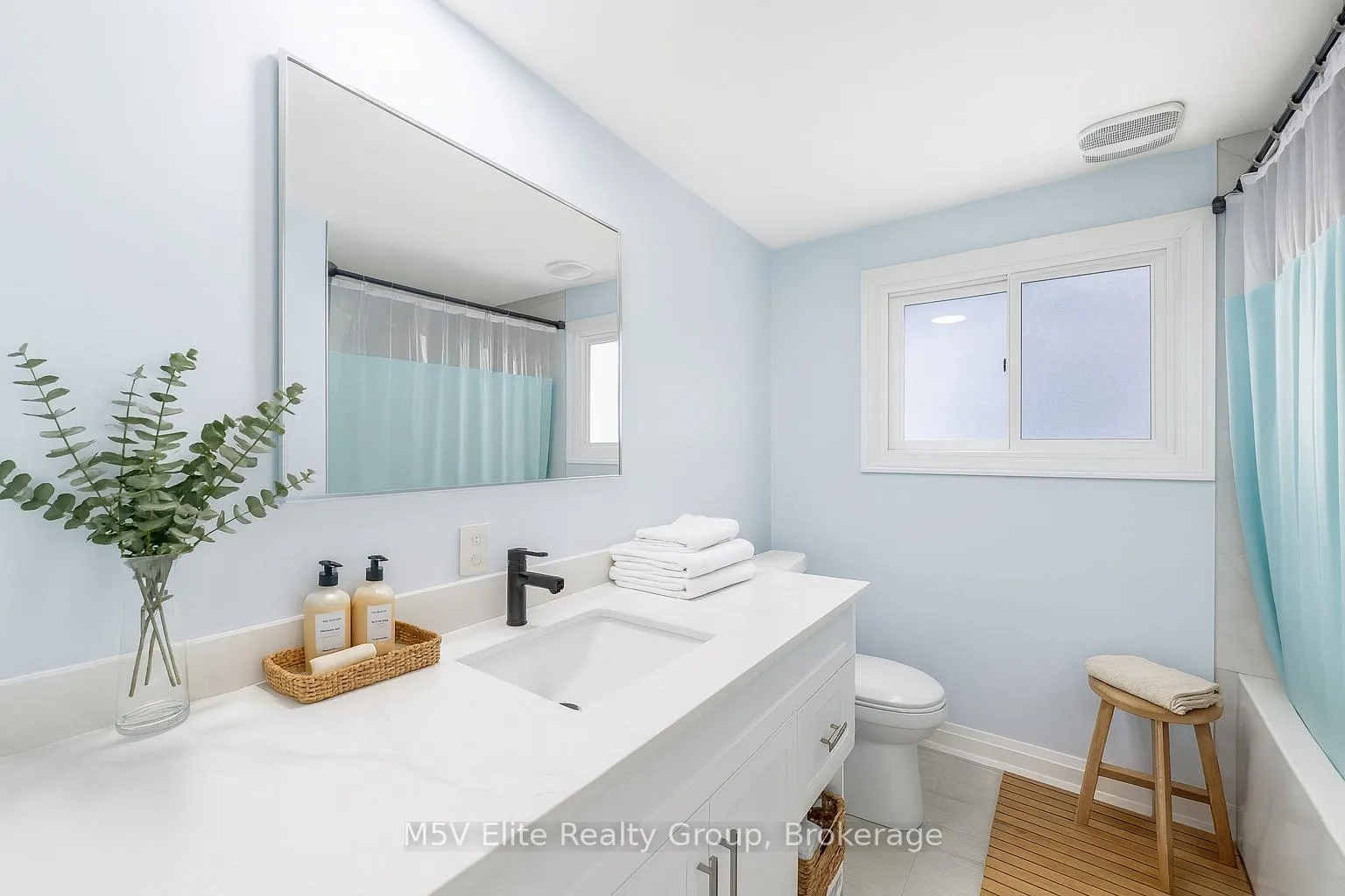 Photo 10 of 134 Breckenridge Drive, Kitchener — HOMEH