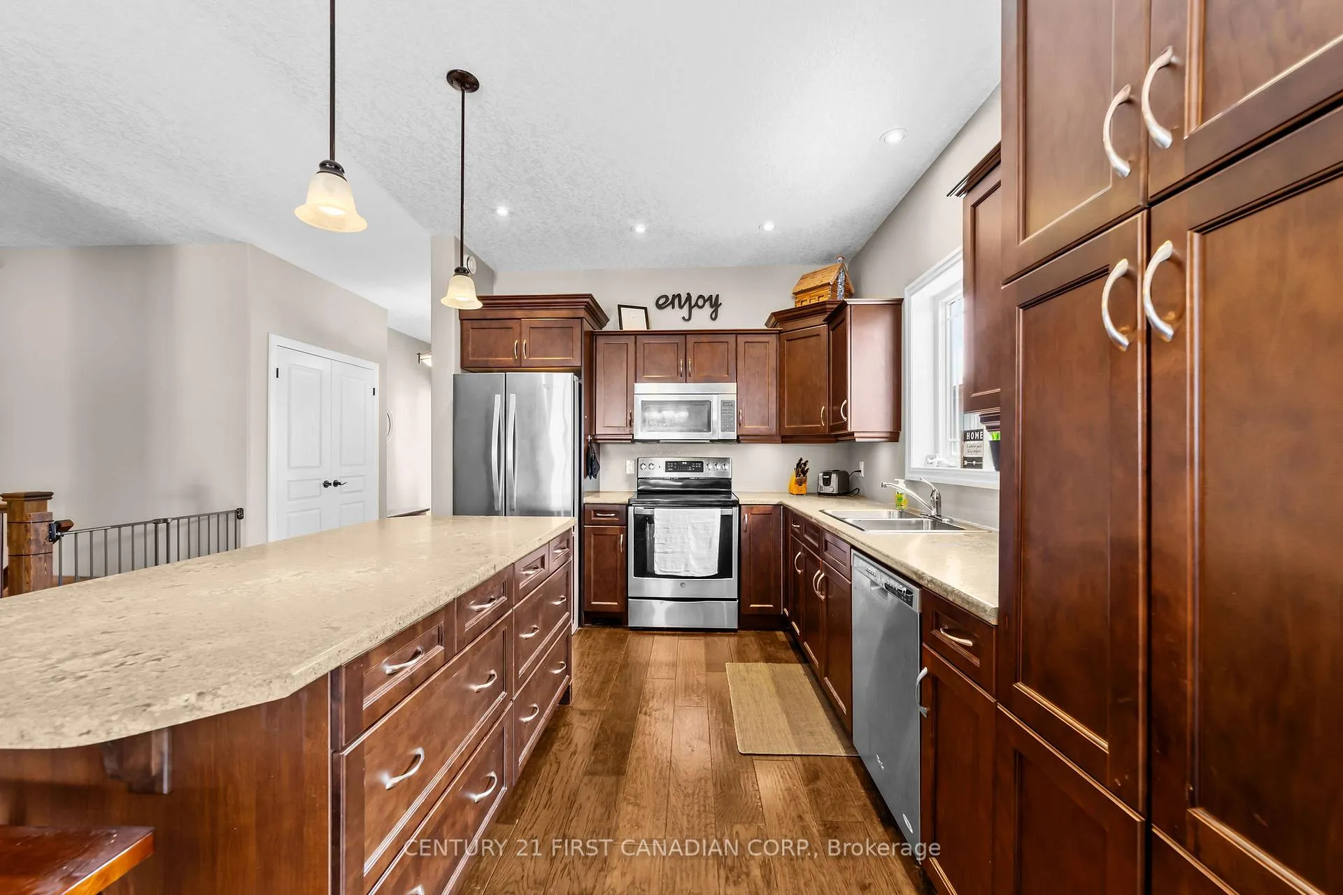 Photo 9 of 272 Walnut Street, Lucan Biddulph, Lucan — HOMEH