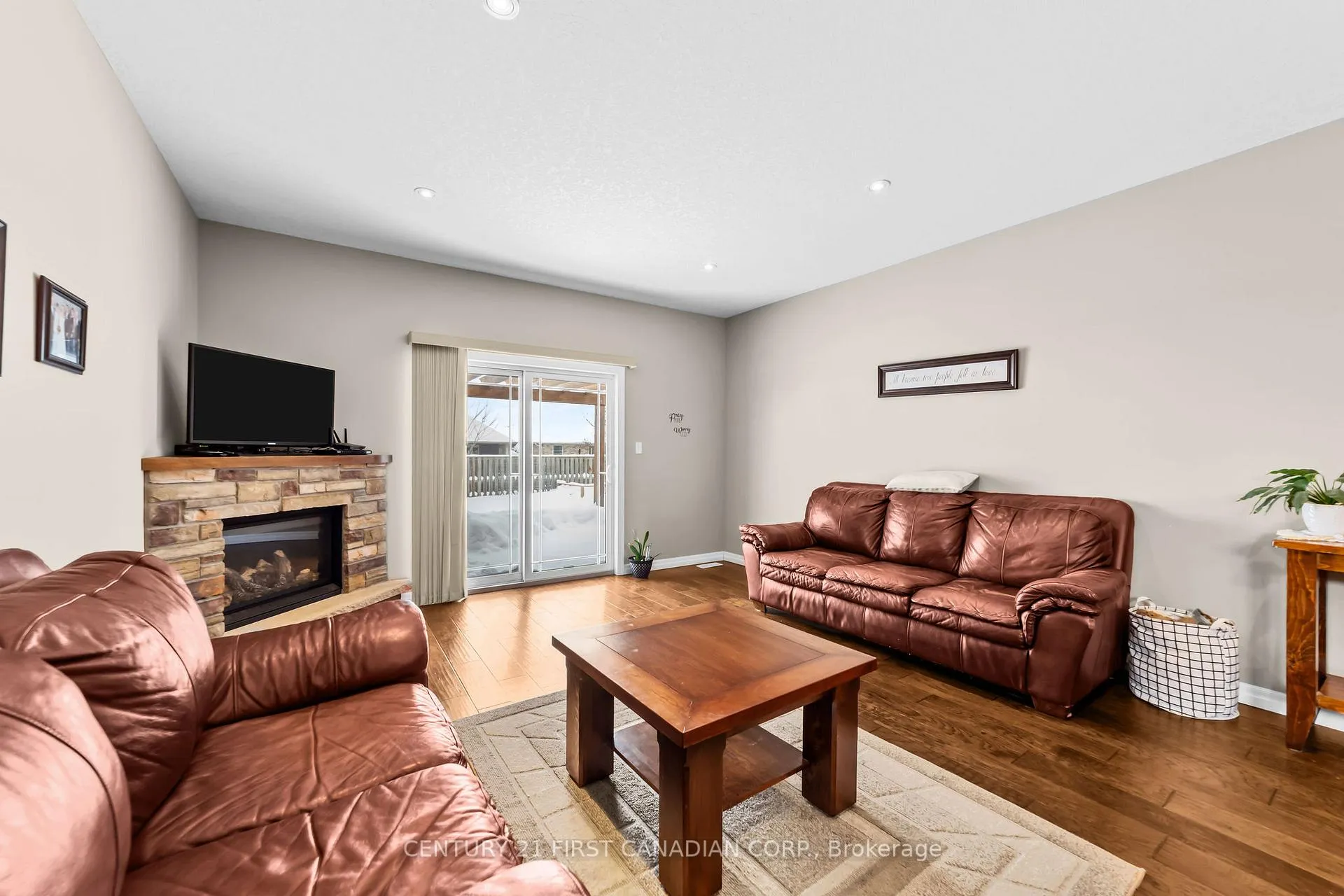Photo 13 of 272 Walnut Street, Lucan Biddulph, Lucan — HOMEH