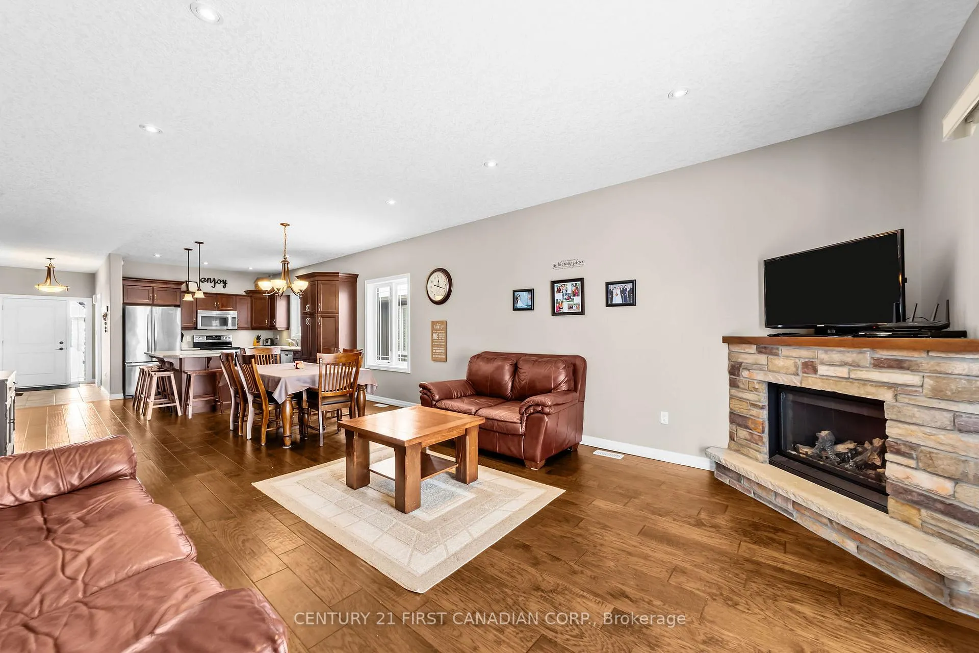 Photo 14 of 272 Walnut Street, Lucan Biddulph, Lucan — HOMEH
