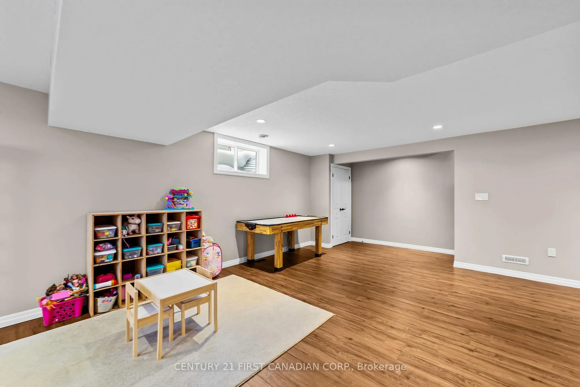 Photo 24 of 272 Walnut Street, Lucan Biddulph, Lucan — HOMEH