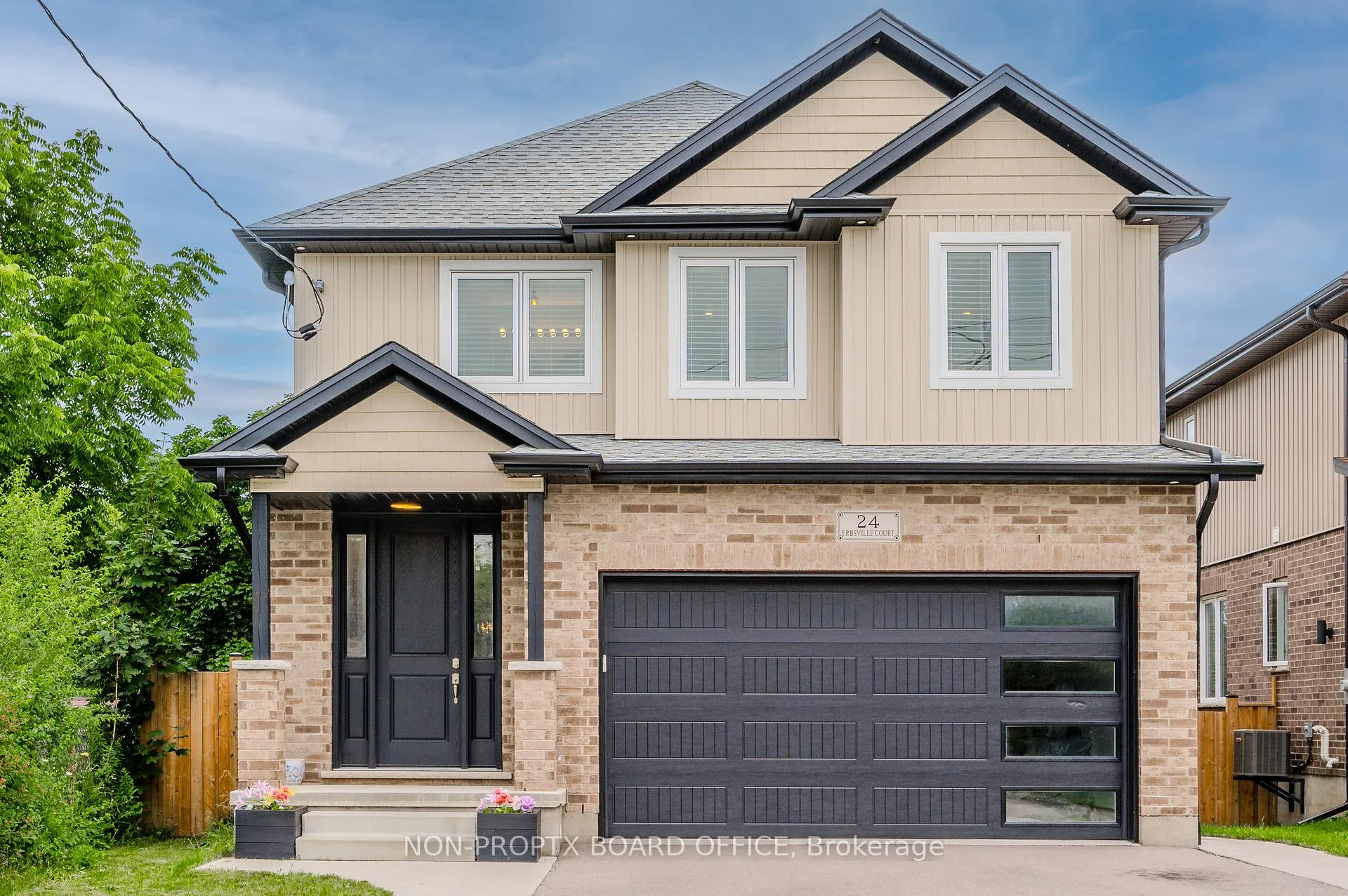 Photo 1 of 24 Erbsville Court, Waterloo — HOMEH