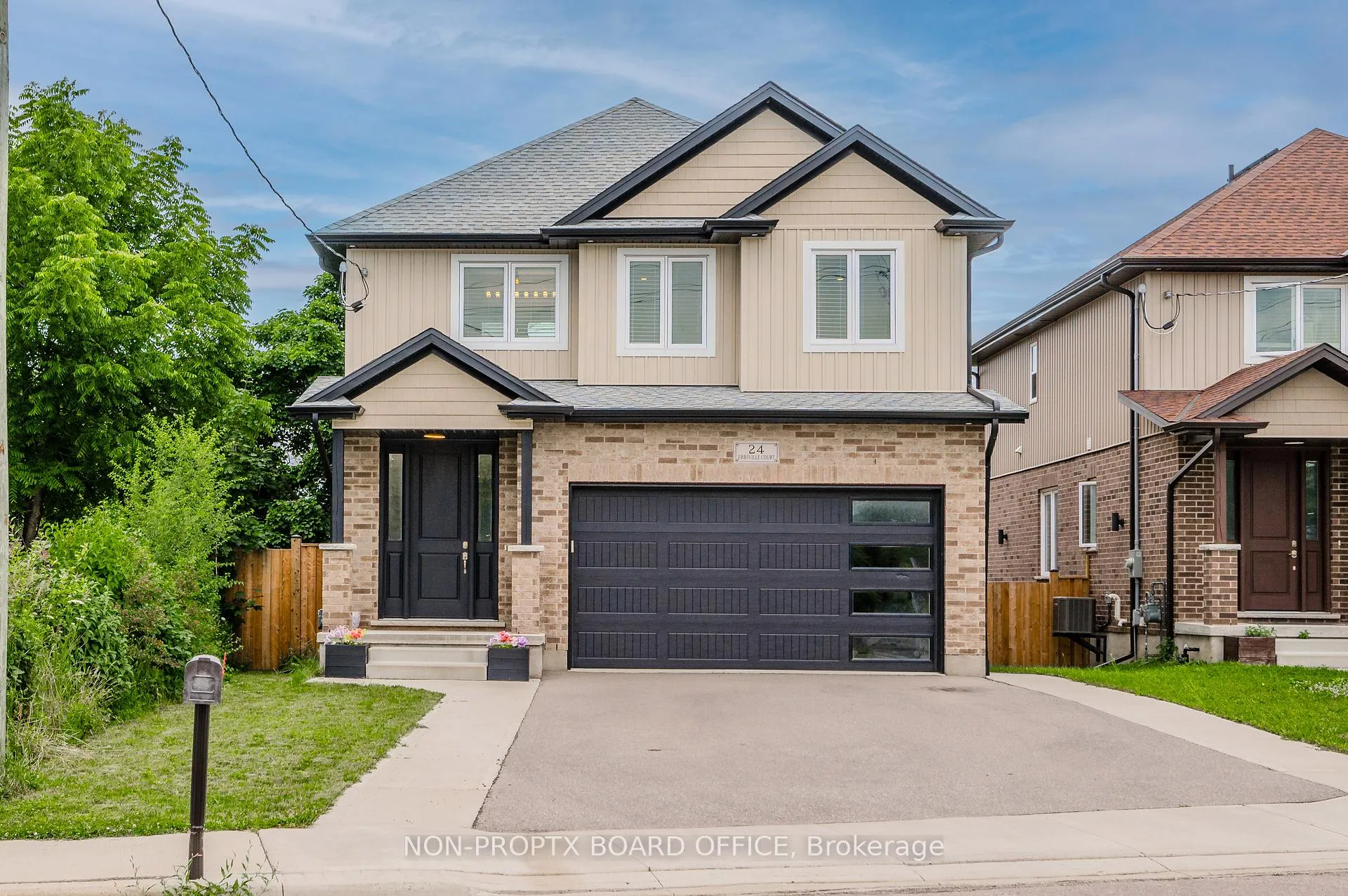 Photo 2 of 24 Erbsville Court, Waterloo — HOMEH