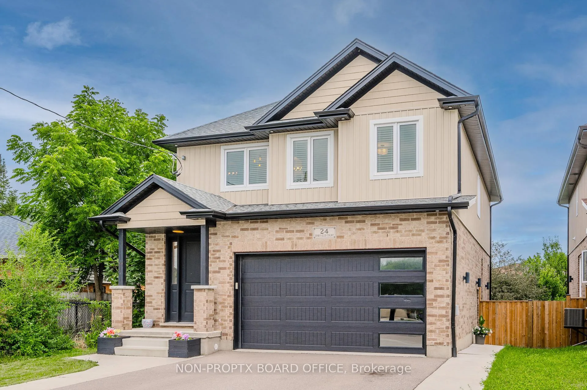 Photo 4 of 24 Erbsville Court, Waterloo — HOMEH