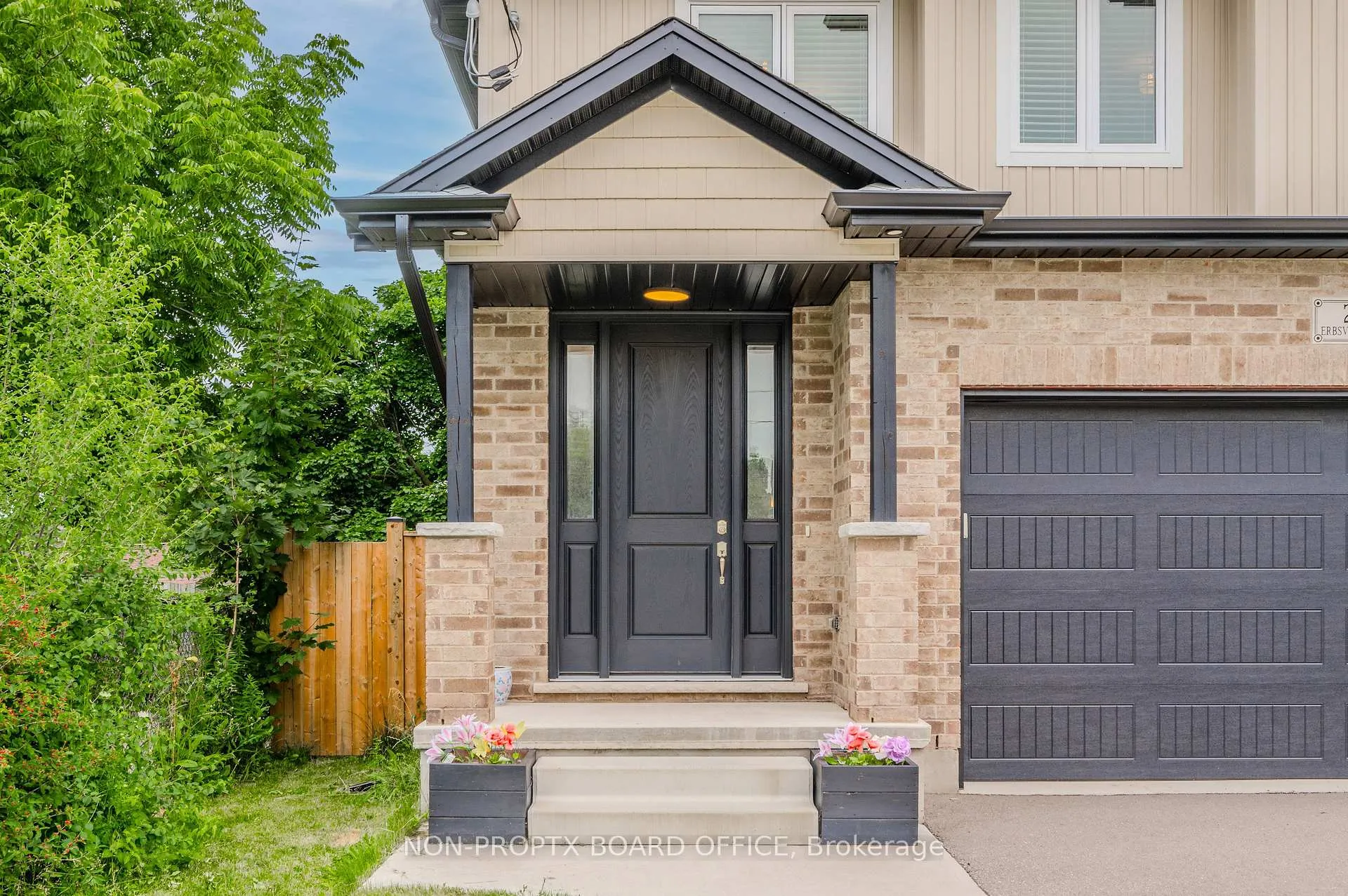 Photo 5 of 24 Erbsville Court, Waterloo — HOMEH