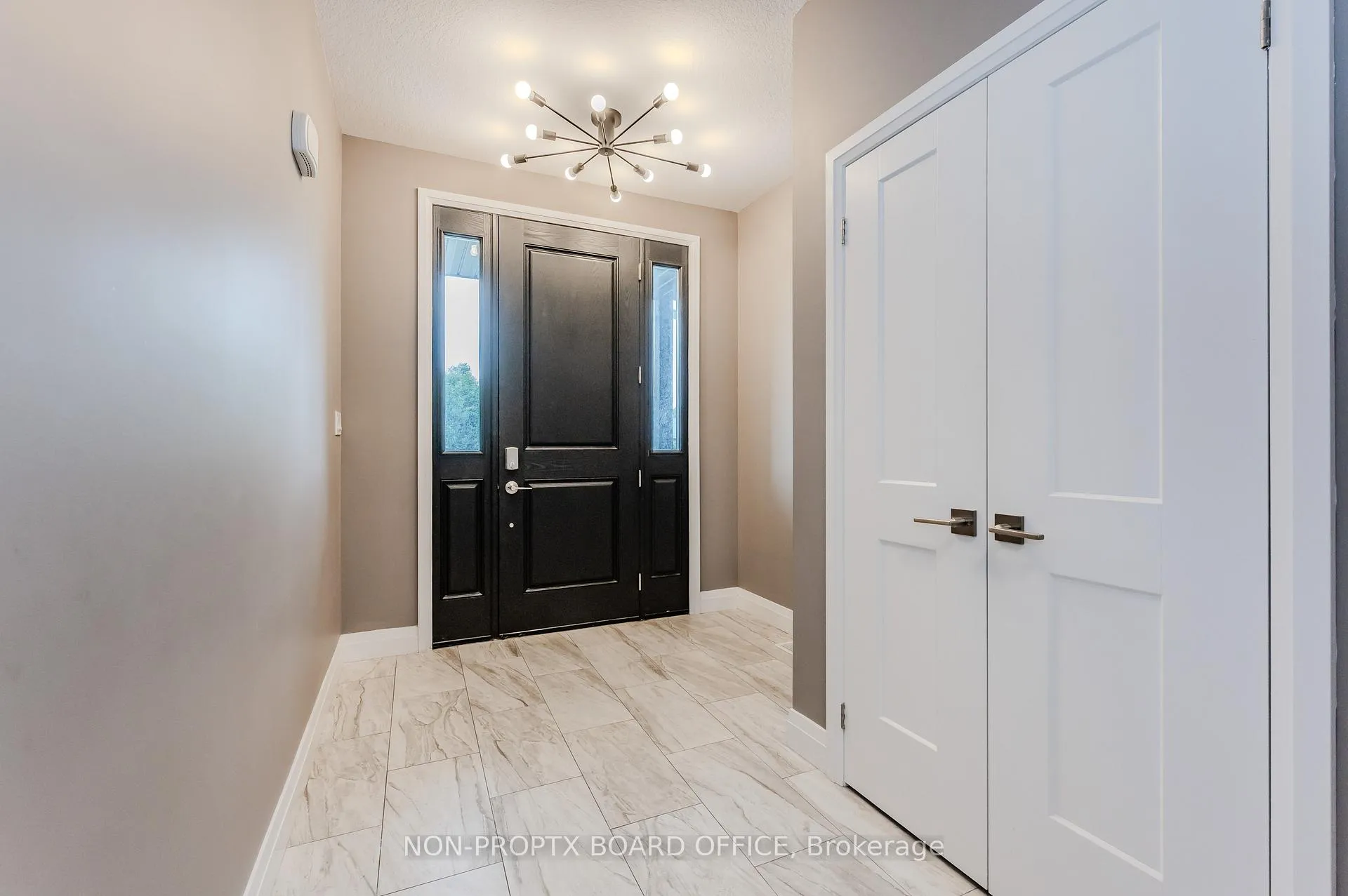 Photo 6 of 24 Erbsville Court, Waterloo — HOMEH