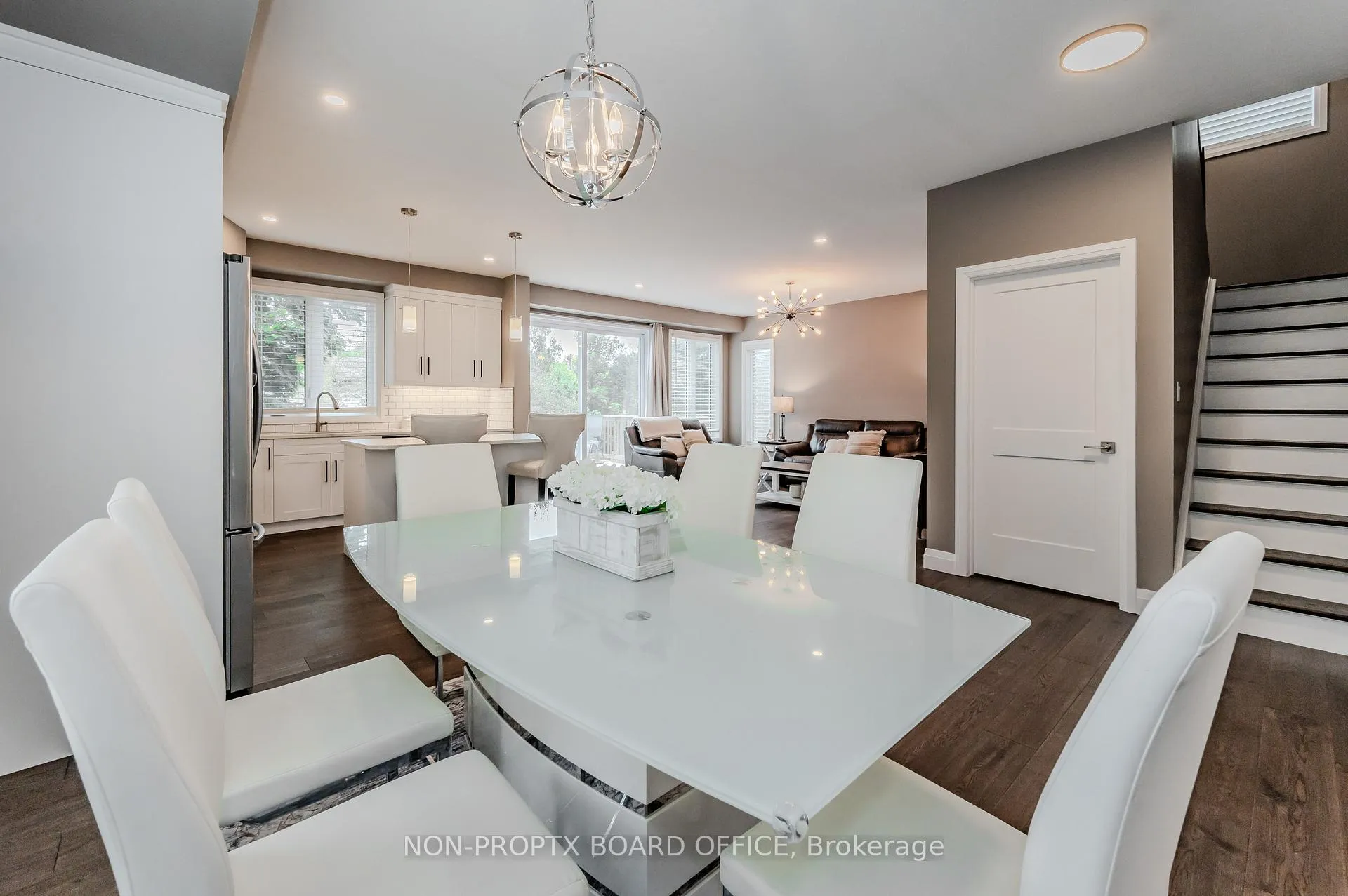Photo 10 of 24 Erbsville Court, Waterloo — HOMEH