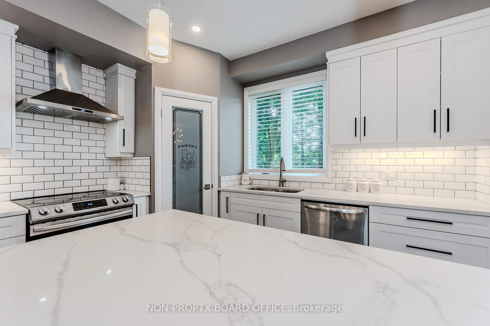Photo 12 of 24 Erbsville Court, Waterloo — HOMEH