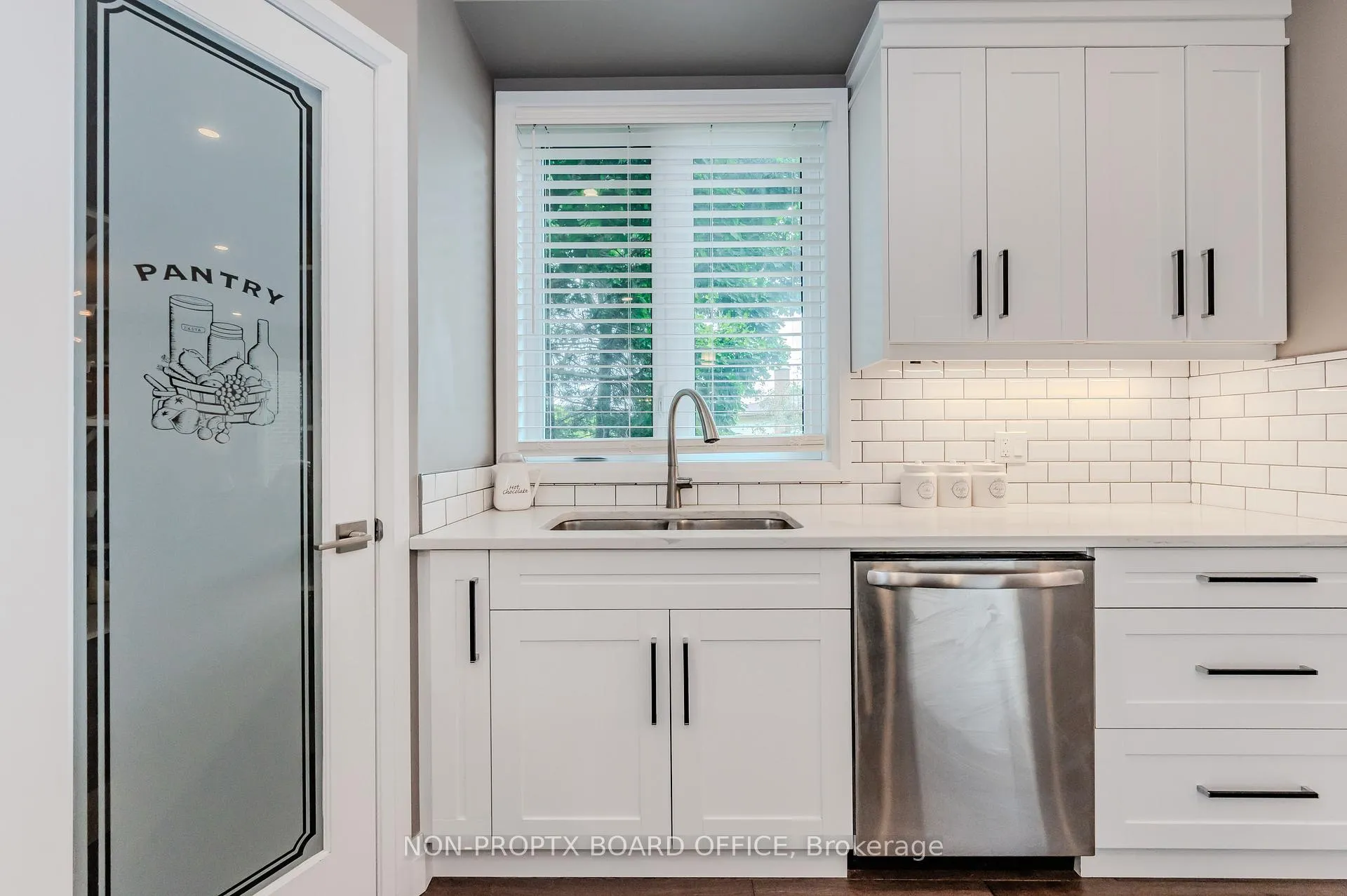 Photo 13 of 24 Erbsville Court, Waterloo — HOMEH