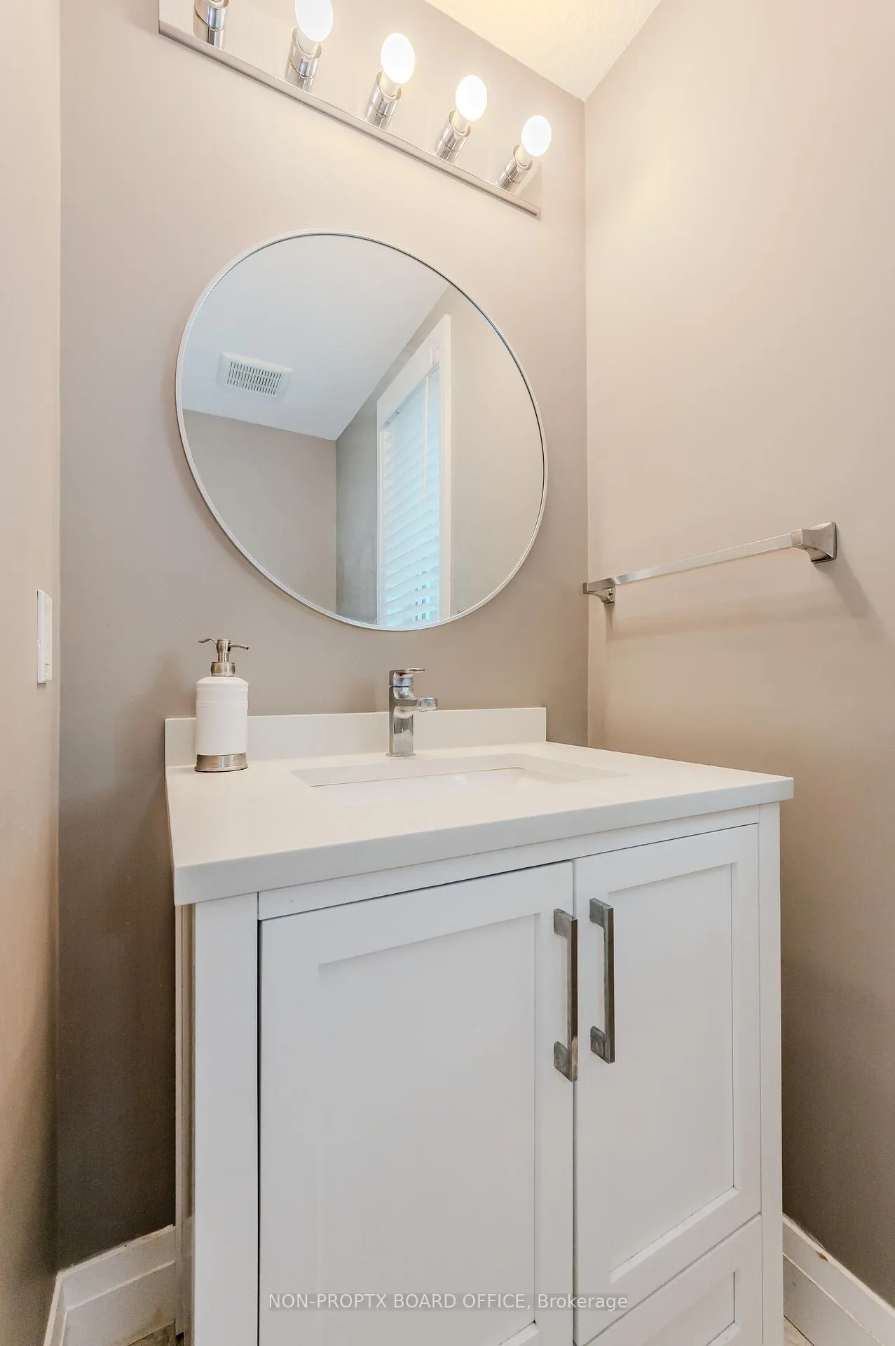 Photo 15 of 24 Erbsville Court, Waterloo — HOMEH