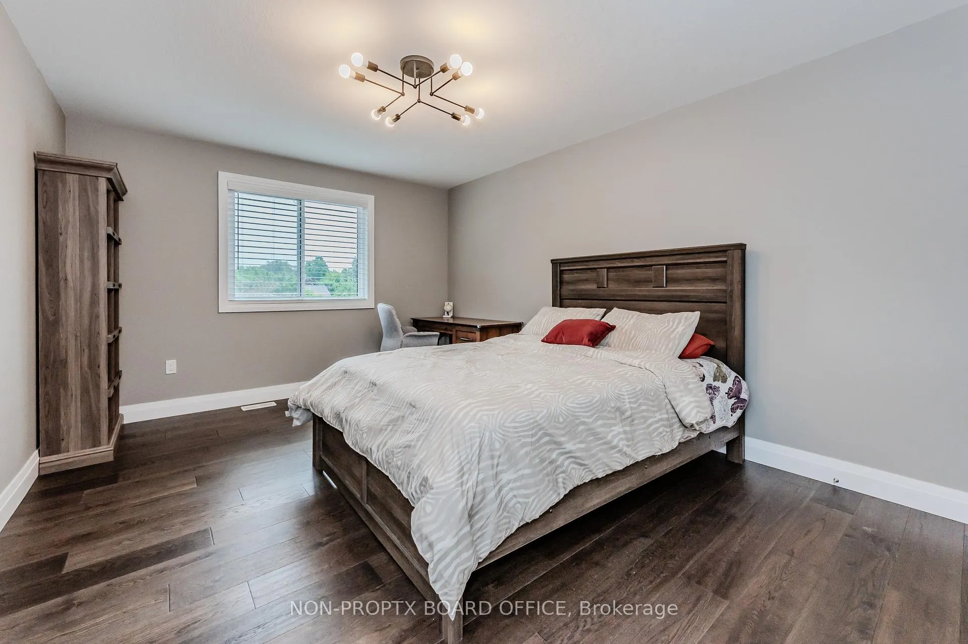 Photo 16 of 24 Erbsville Court, Waterloo — HOMEH