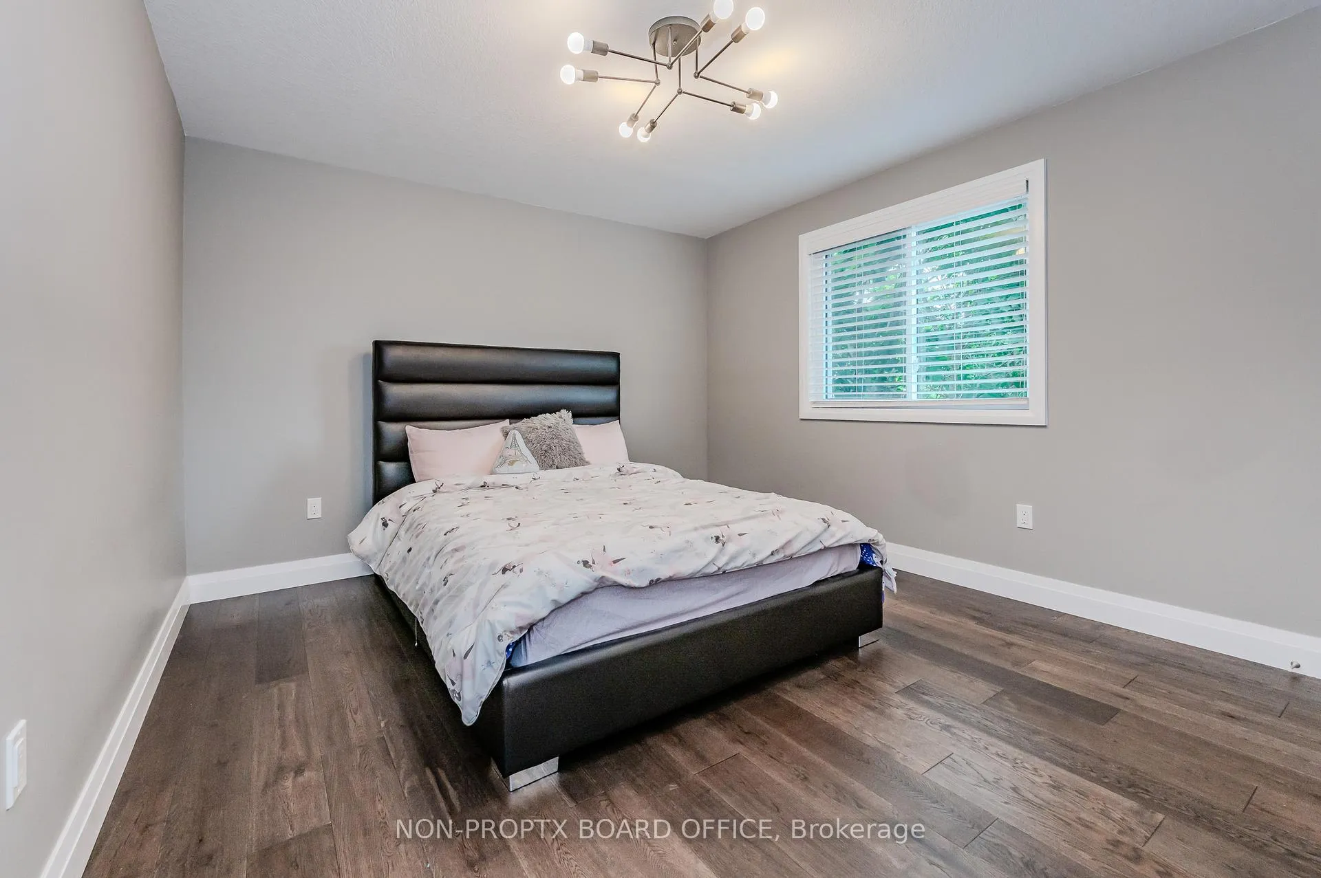 Photo 18 of 24 Erbsville Court, Waterloo — HOMEH