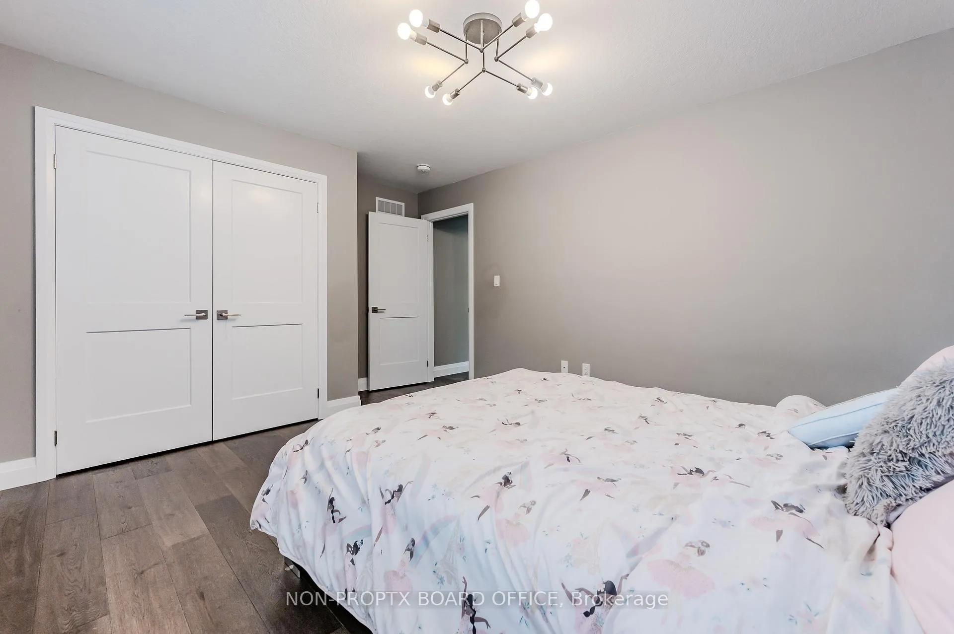 Photo 19 of 24 Erbsville Court, Waterloo — HOMEH