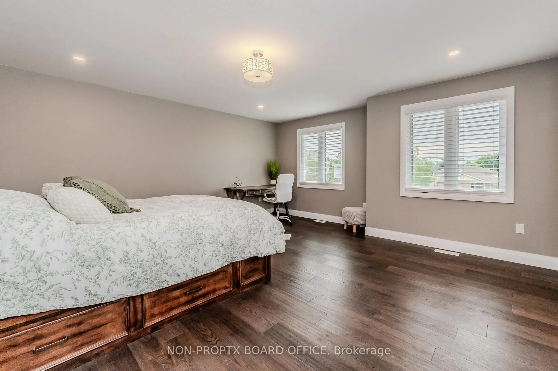 Photo 21 of 24 Erbsville Court, Waterloo — HOMEH