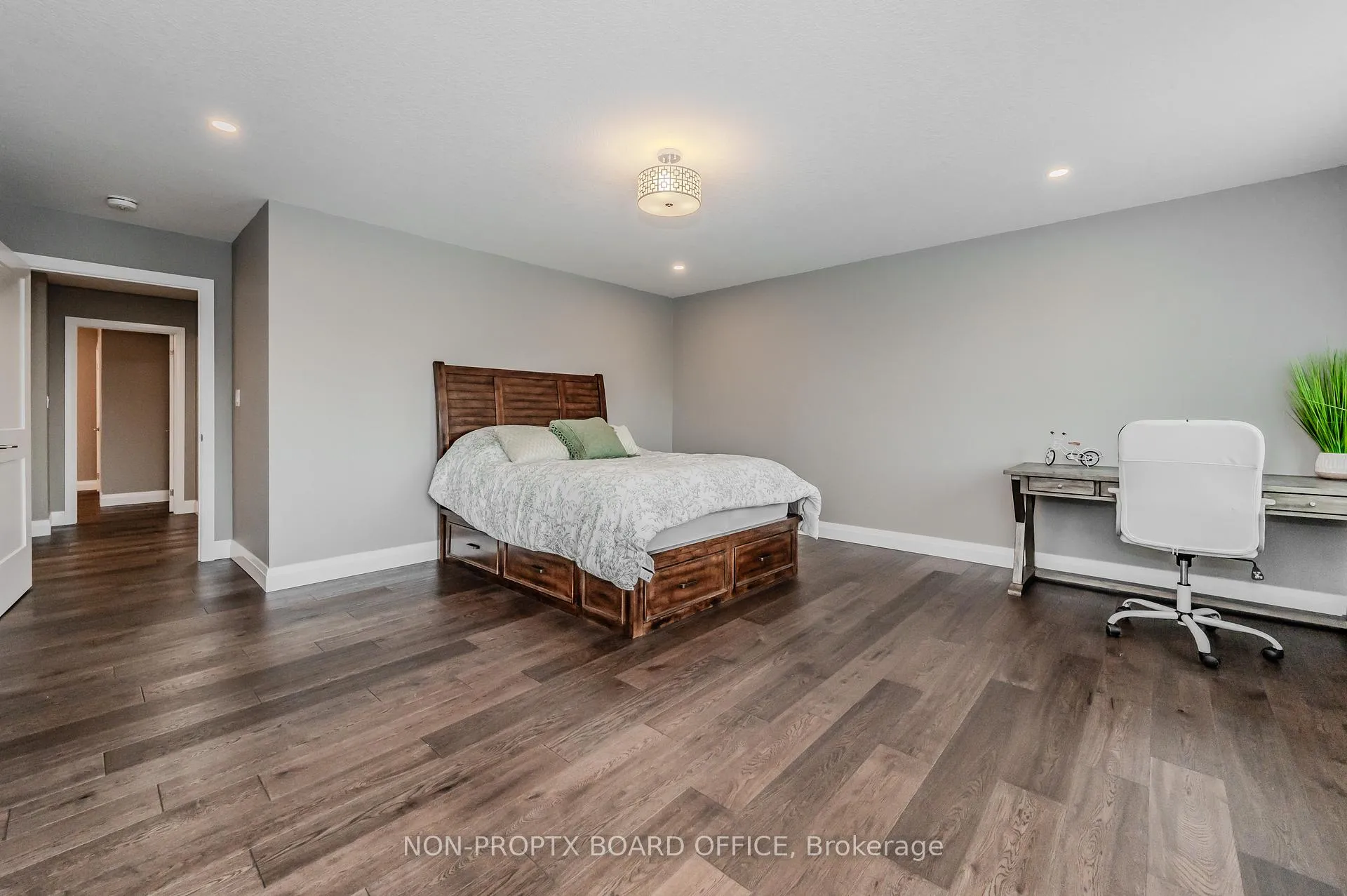 Photo 22 of 24 Erbsville Court, Waterloo — HOMEH