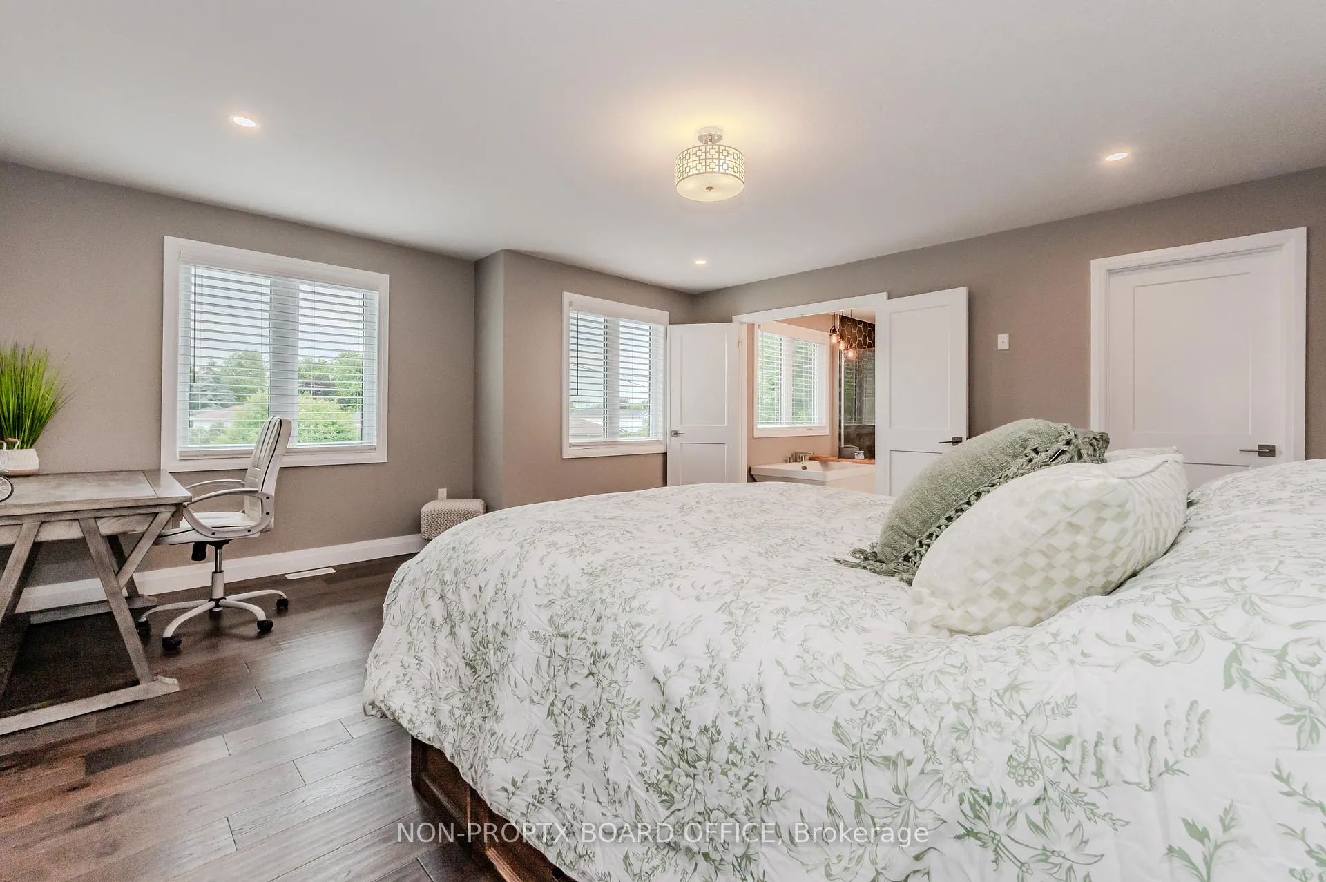 Photo 23 of 24 Erbsville Court, Waterloo — HOMEH