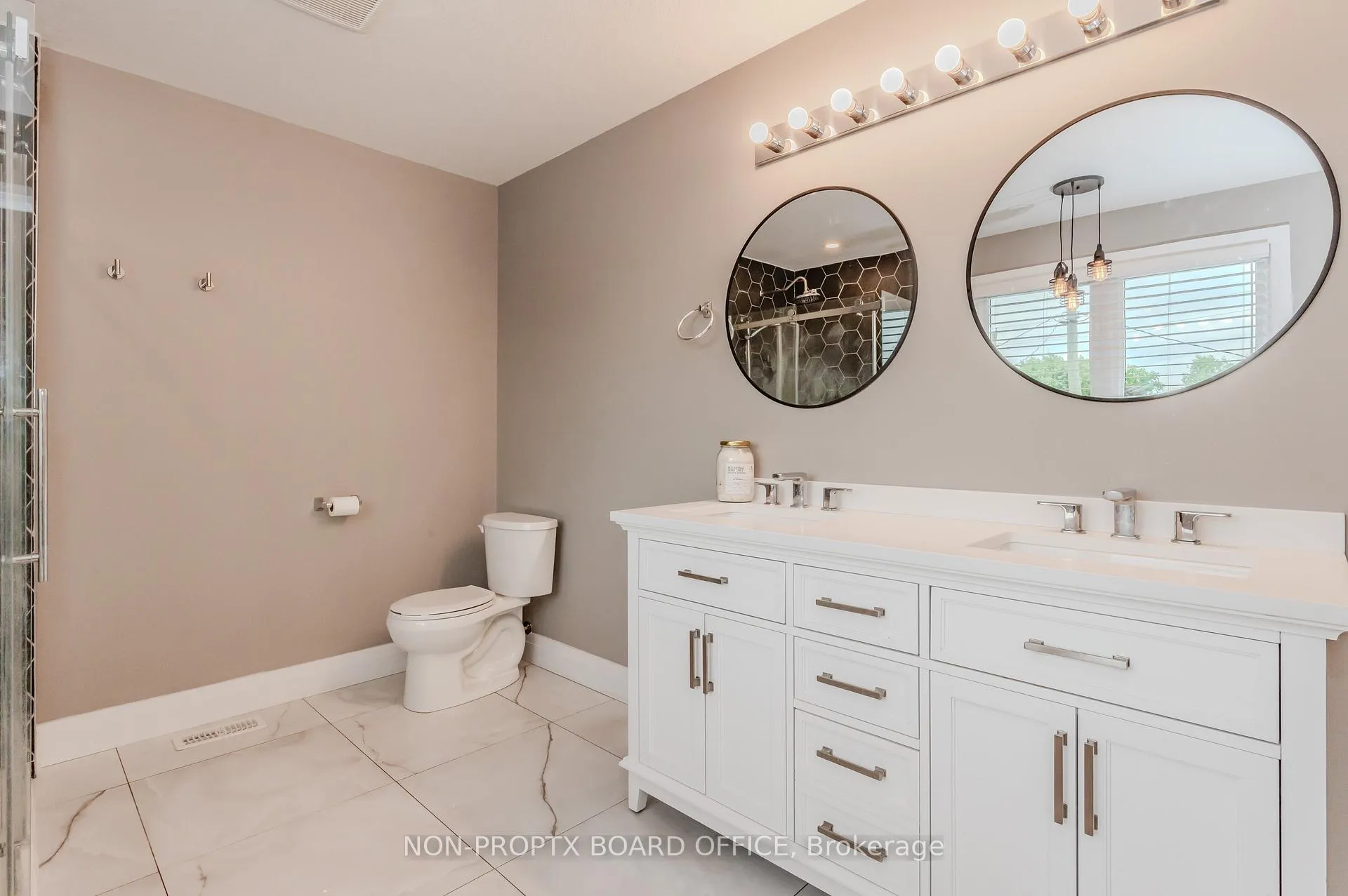 Photo 25 of 24 Erbsville Court, Waterloo — HOMEH