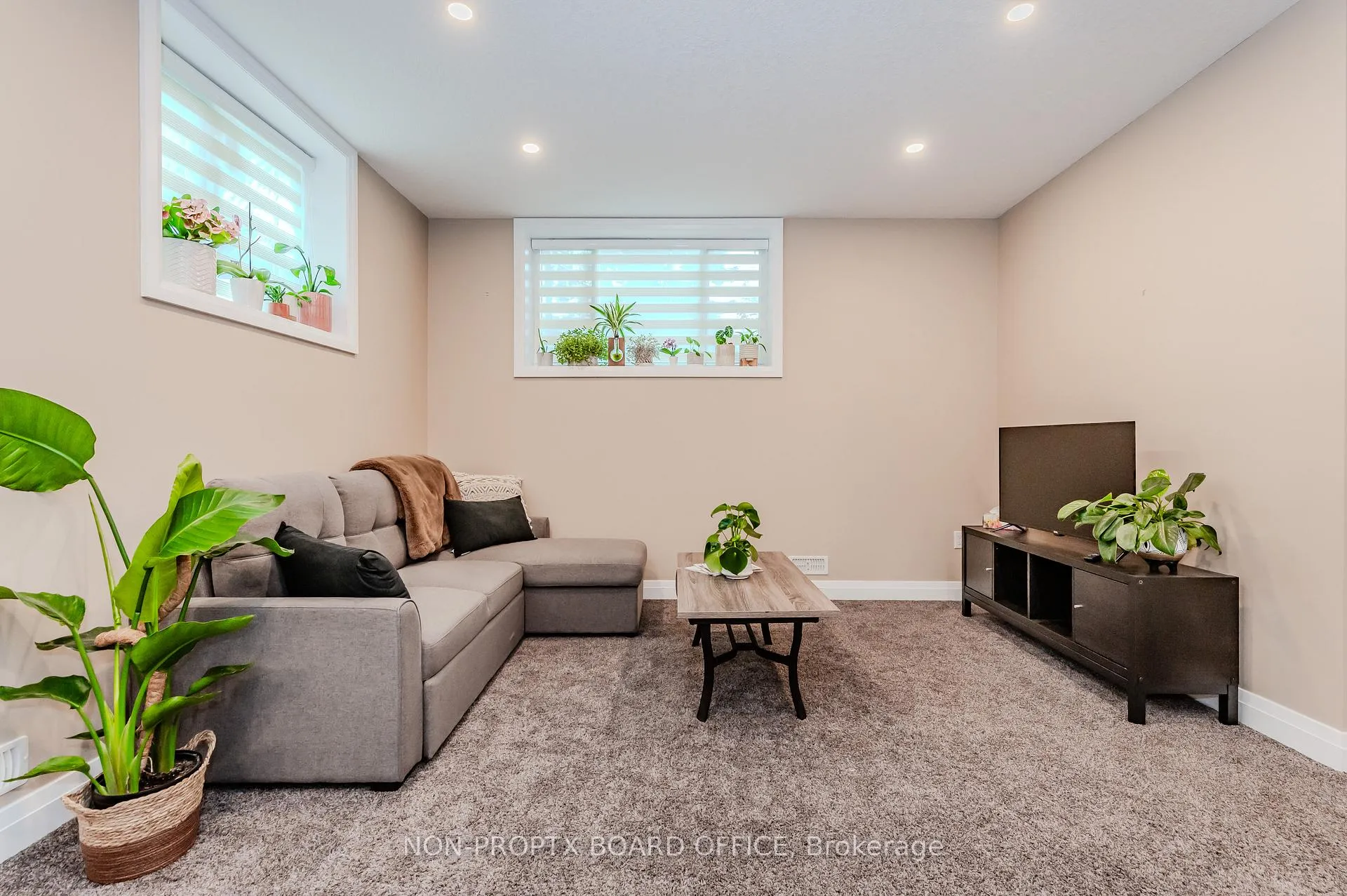 Photo 27 of 24 Erbsville Court, Waterloo — HOMEH