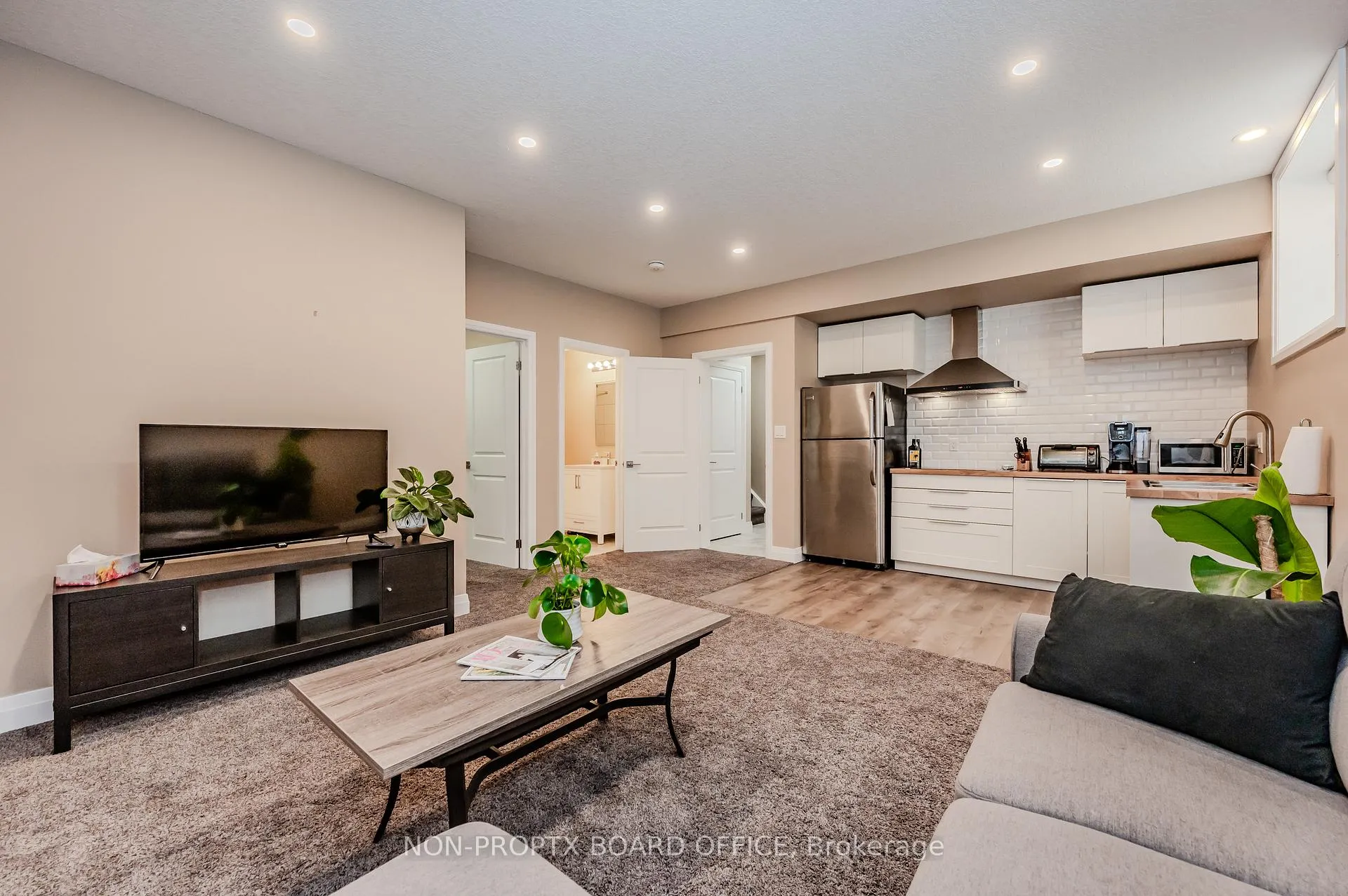 Photo 29 of 24 Erbsville Court, Waterloo — HOMEH