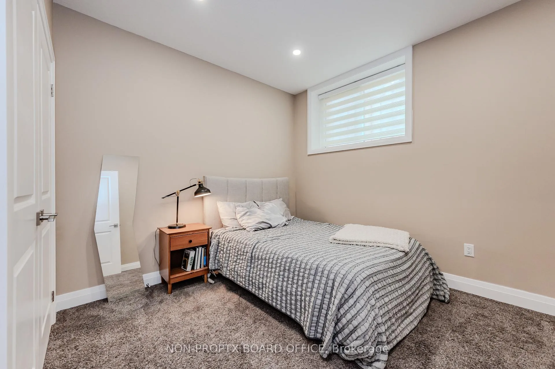 Photo 31 of 24 Erbsville Court, Waterloo — HOMEH