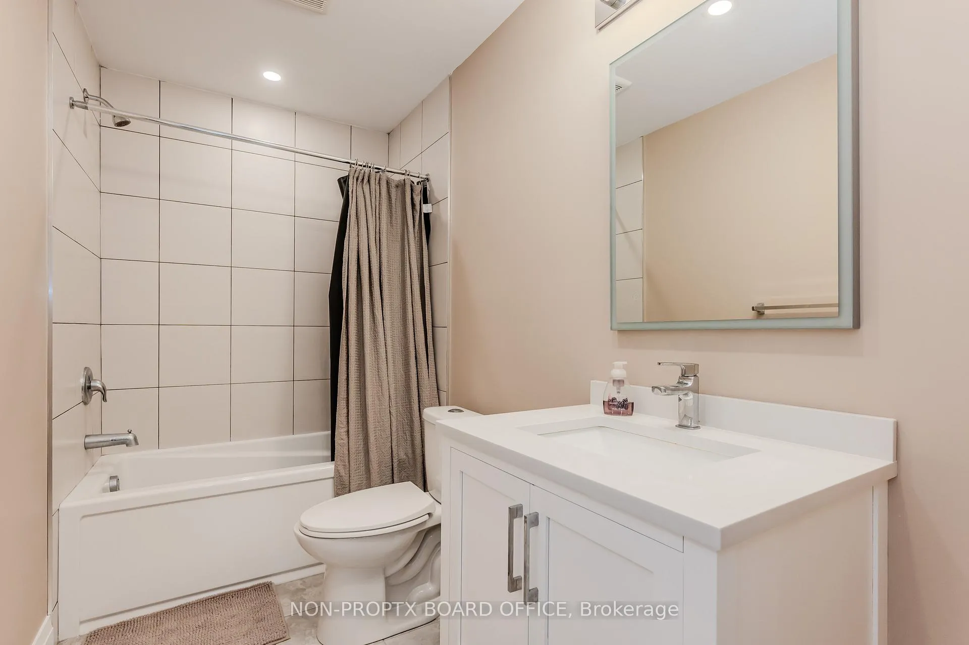 Photo 32 of 24 Erbsville Court, Waterloo — HOMEH