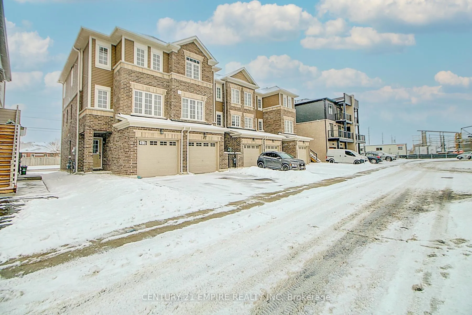 Photo 1 of 43 Pumpkin Corner Crescent, Barrie, Rural Barrie Southeast — HOMEH