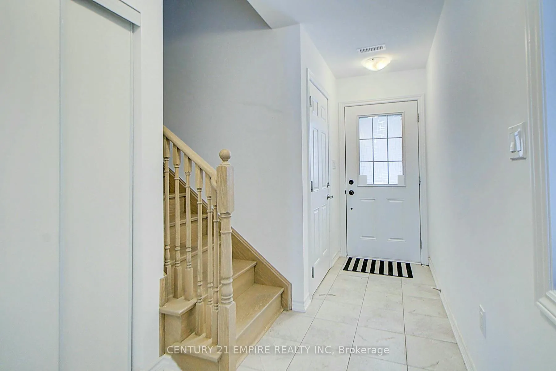 Photo 5 of 43 Pumpkin Corner Crescent, Barrie, Rural Barrie Southeast — HOMEH