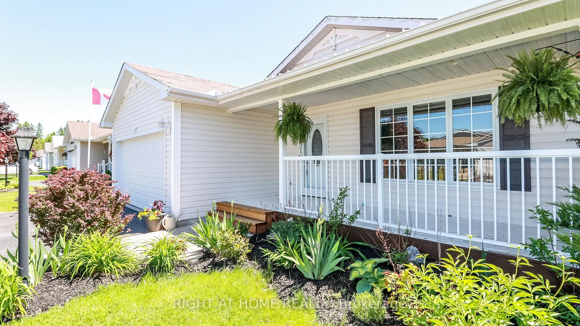Photo 2 of 14 Illinois Crescent, Wasaga Beach — HOMEH