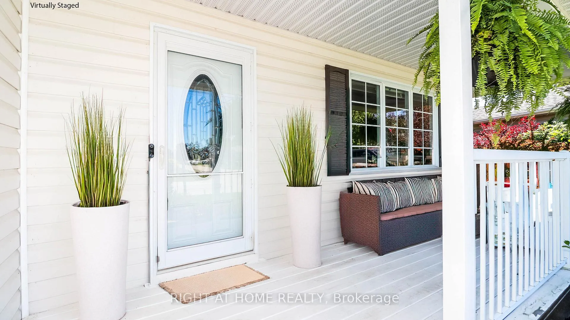 Photo 3 of 14 Illinois Crescent, Wasaga Beach — HOMEH