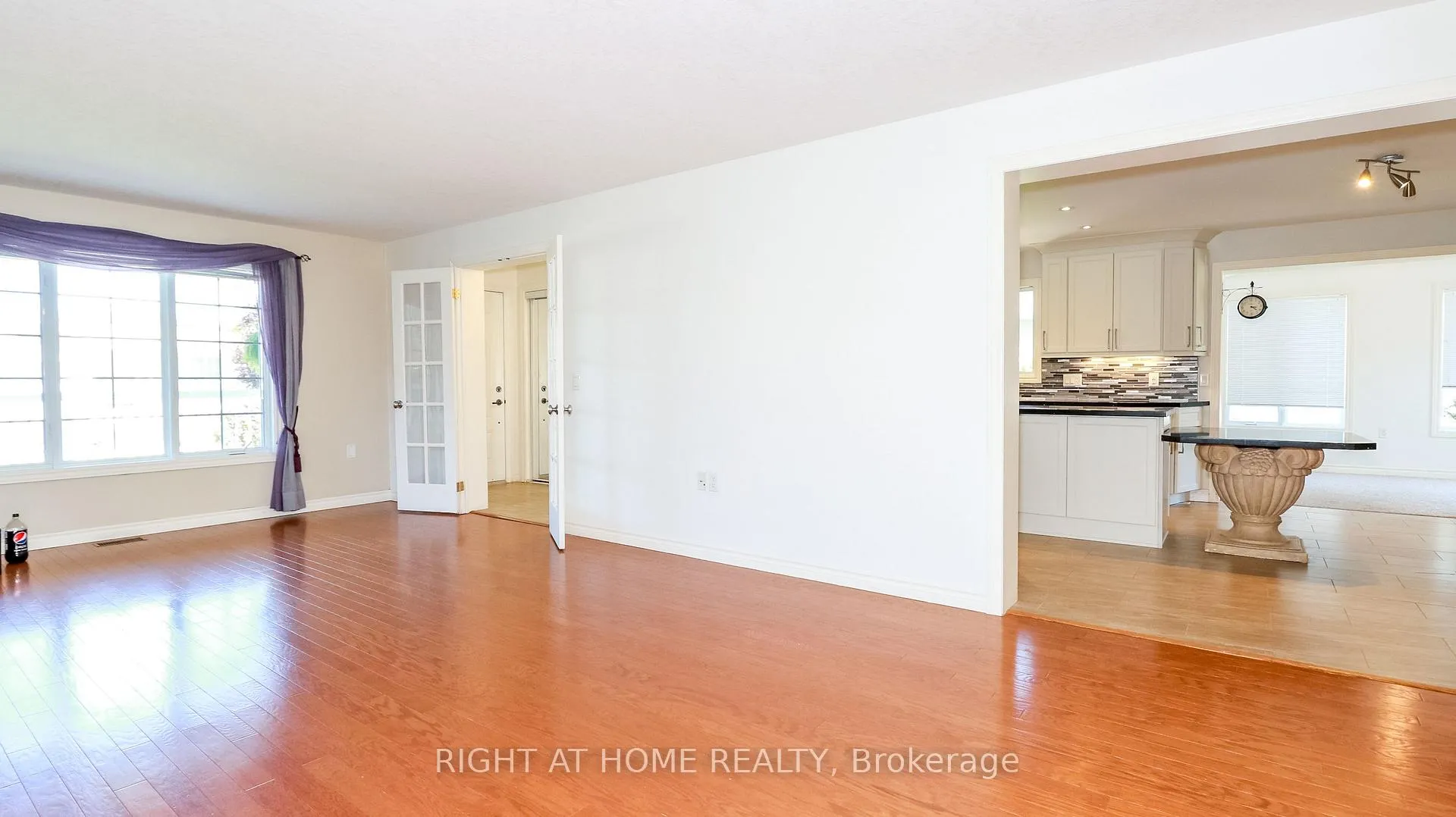 Photo 6 of 14 Illinois Crescent, Wasaga Beach — HOMEH