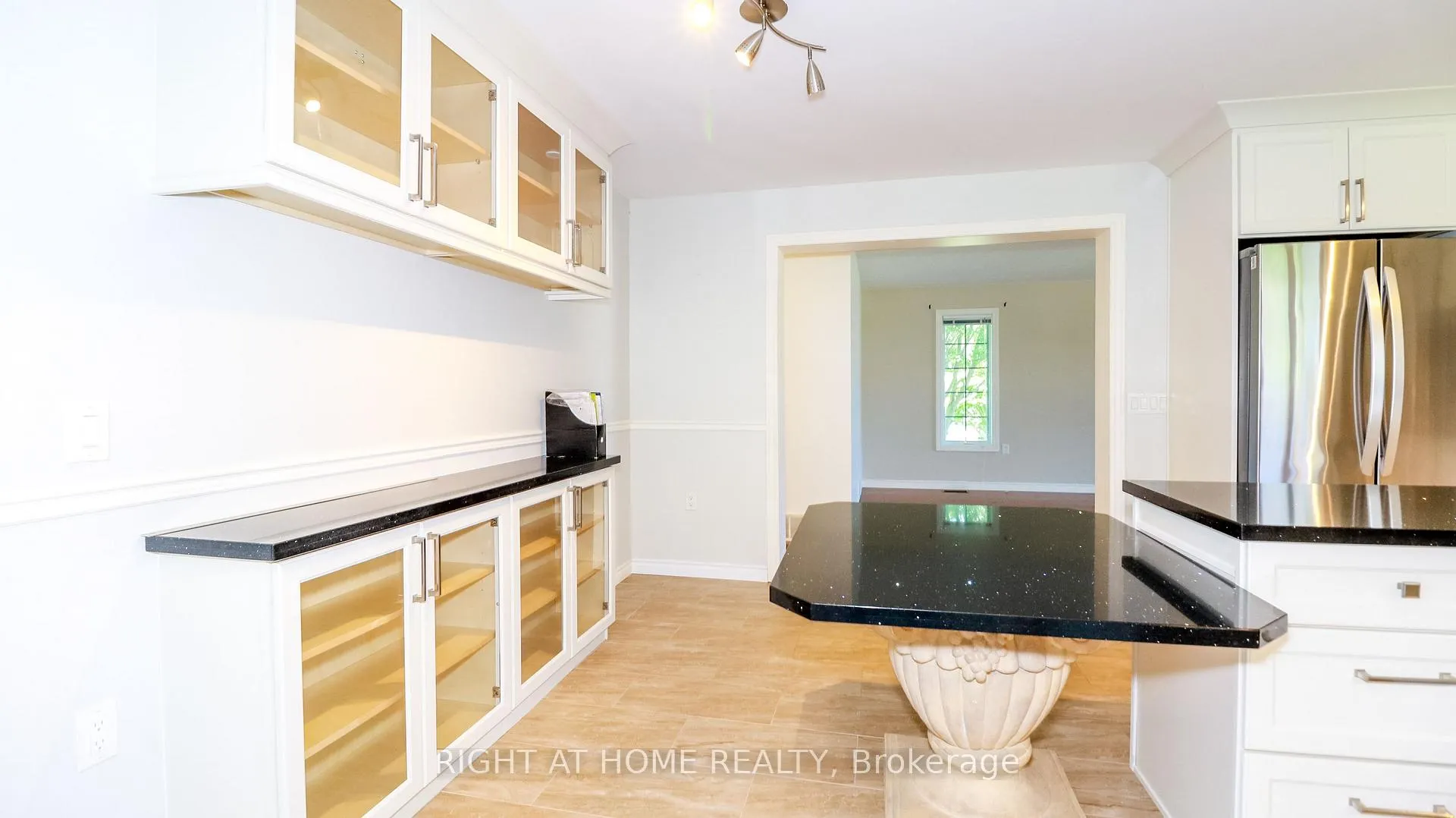 Photo 10 of 14 Illinois Crescent, Wasaga Beach — HOMEH